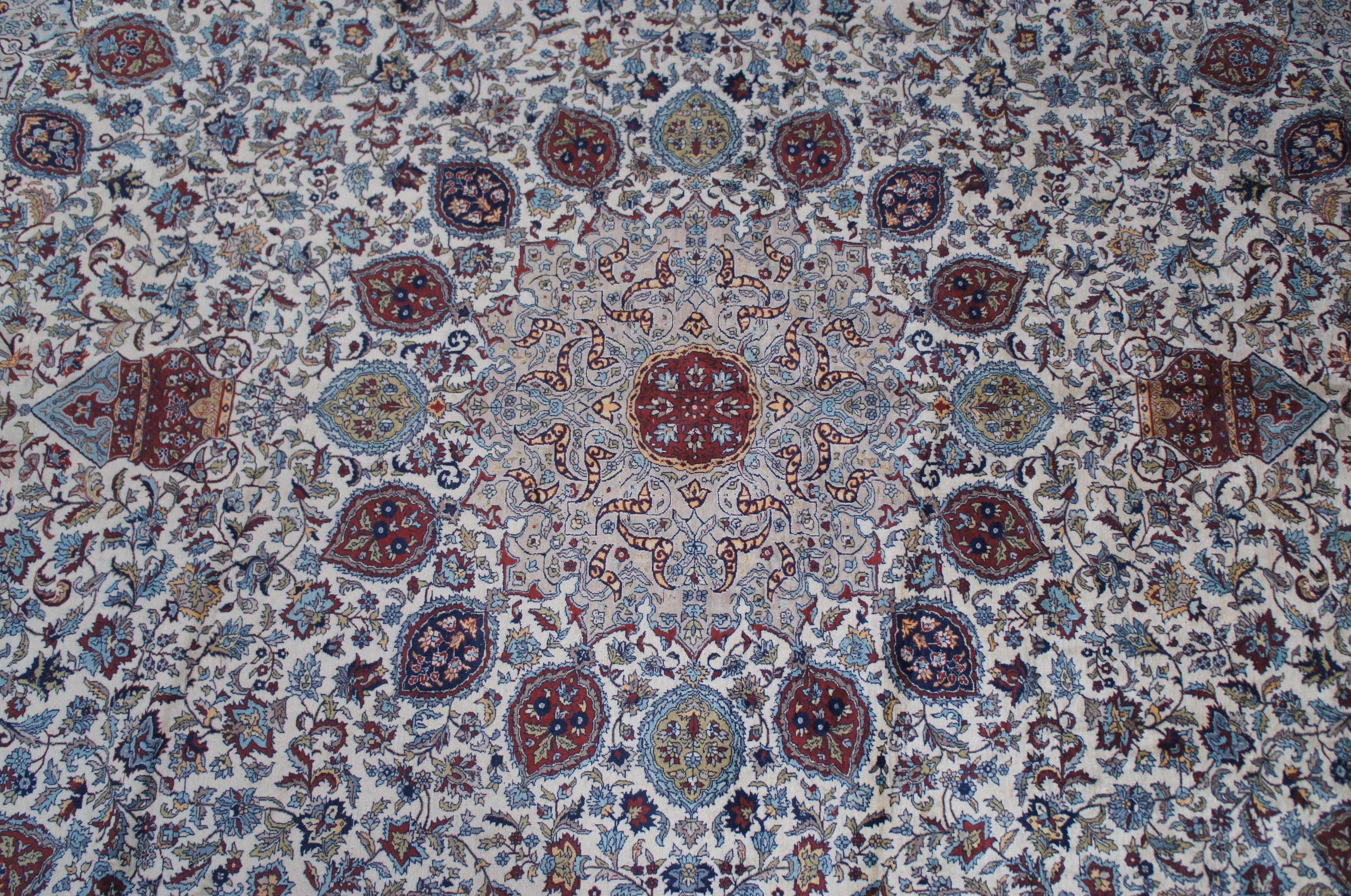 XX secolo Tappeto persiano Nain in seta e lana Ardabil con medaglione floreale 9' x 13' in vendita