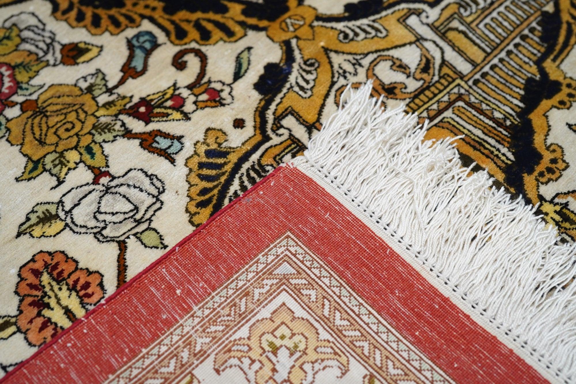 Tappeto Qum in seta fine persiano 6'6'' x 9'10'' in vendita 5