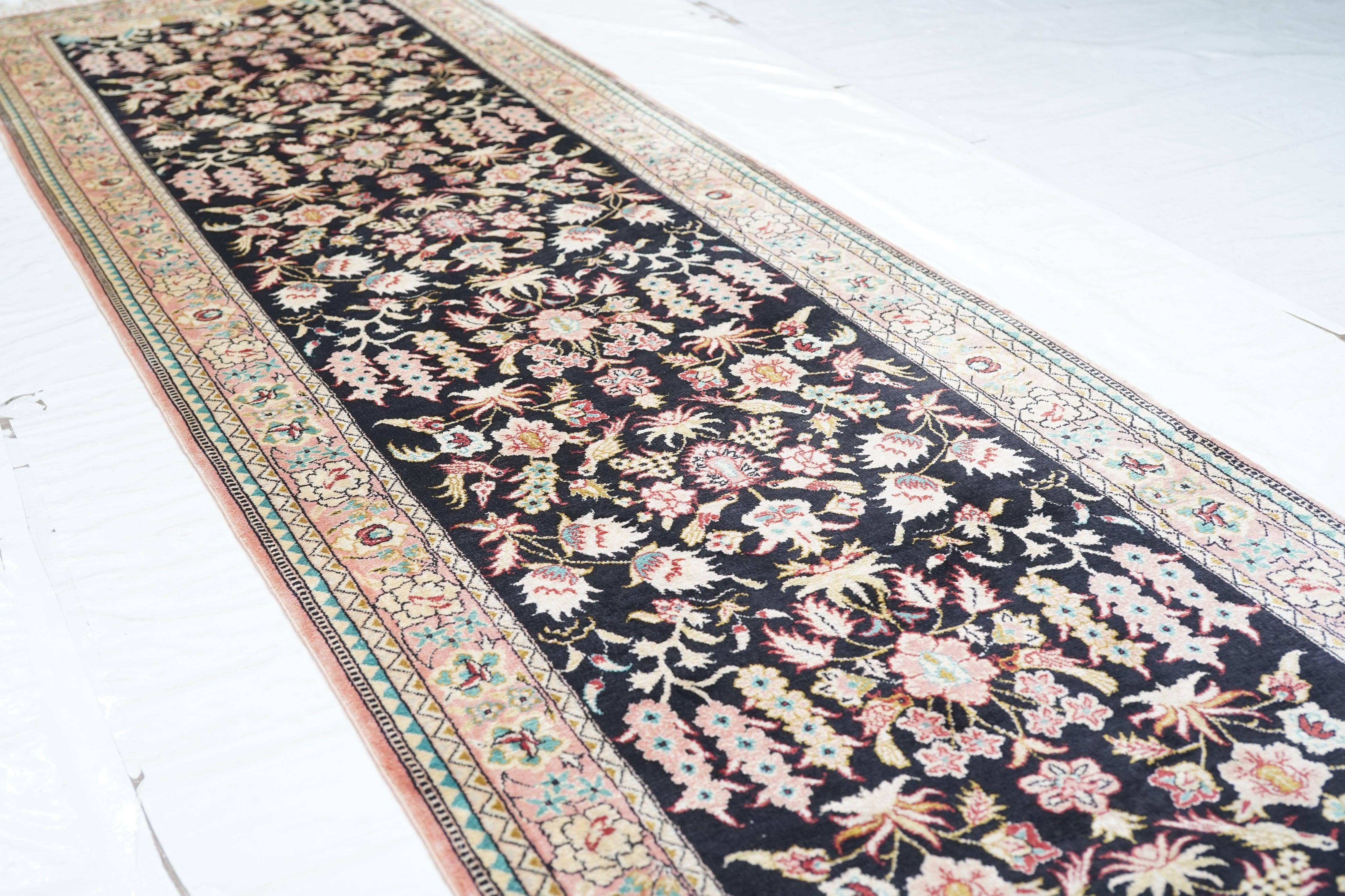 Feiner persischer Qum-Läufer aus Seide 2'6'' x 10'2'' im Angebot 2