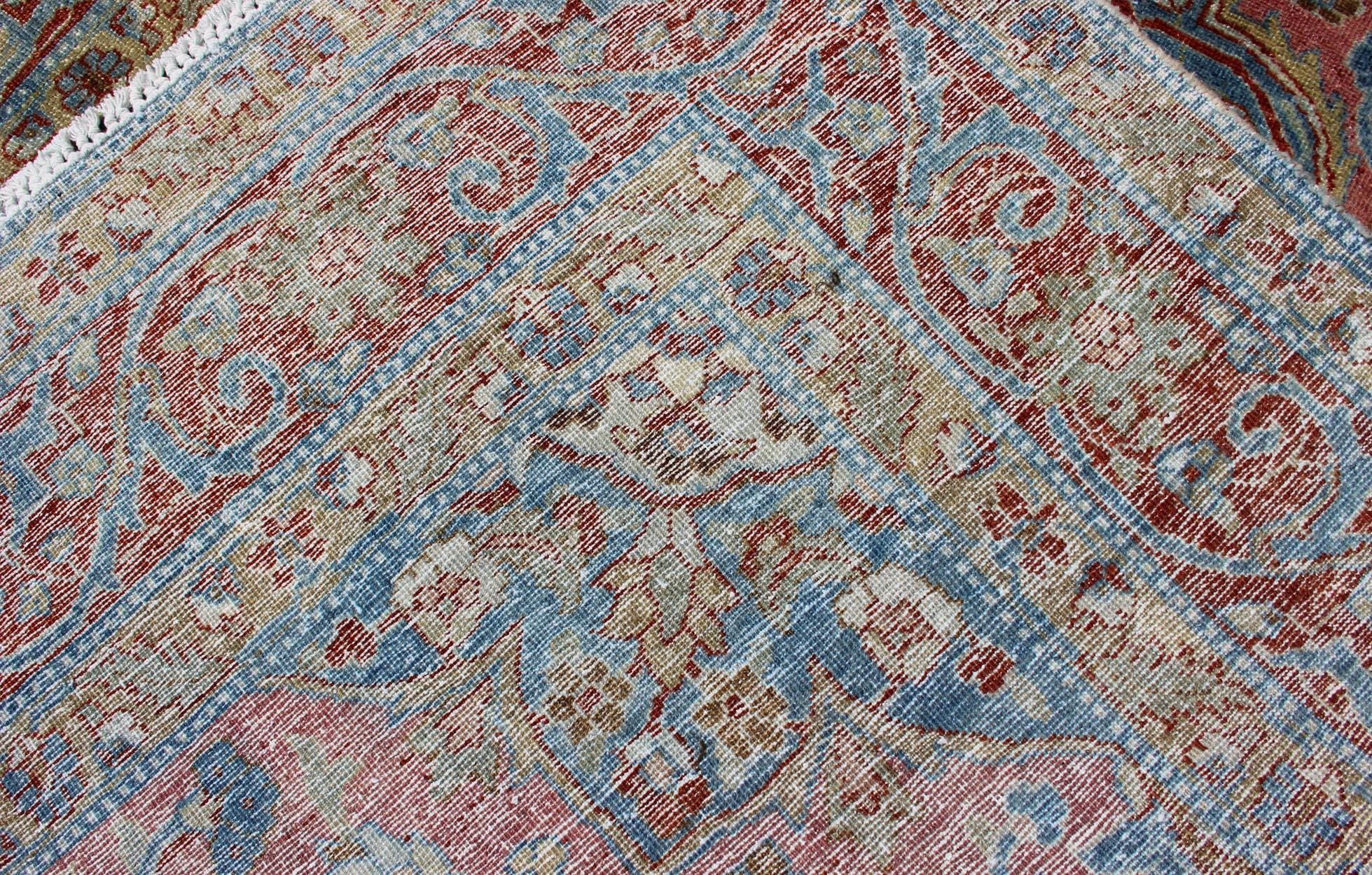 Fine Persian Tabriz Rug with Layered Medallion For Sale 3