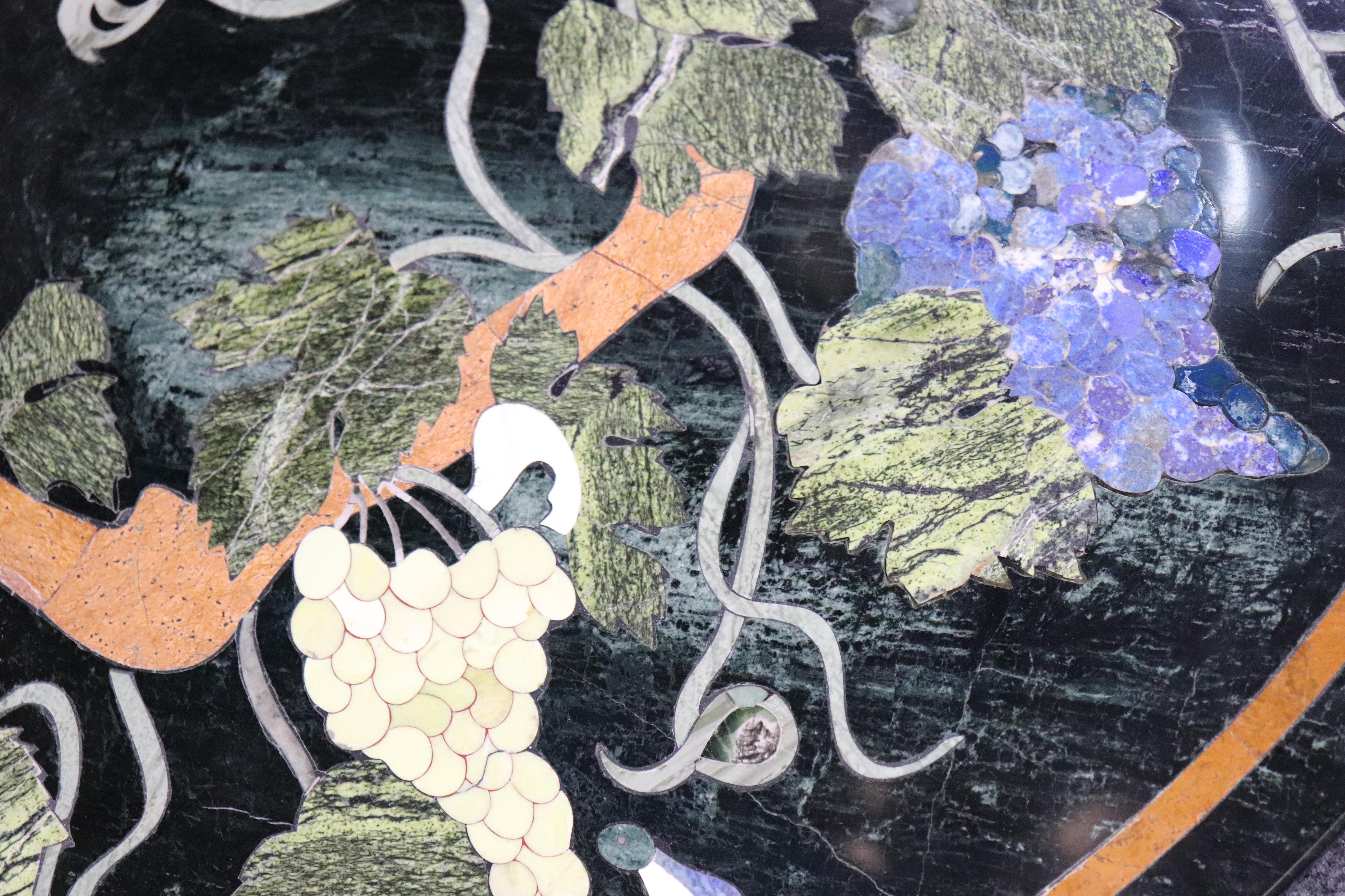 Fine Pietra Dura Italian Inlaid Marble Oval Dining Table Top Only - no Base in vendita 1