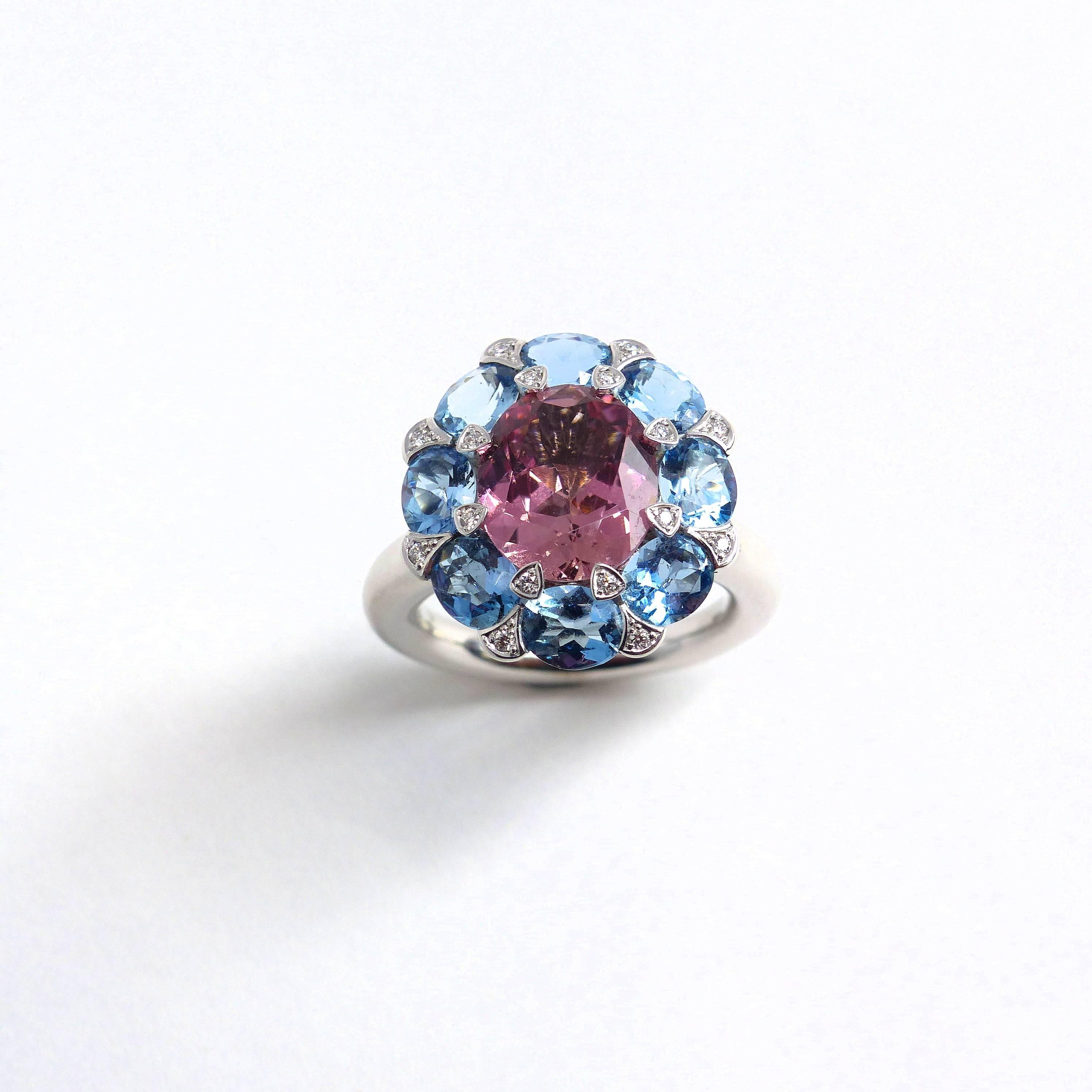 Retro Ring in White Gold with 1 Pink Tourmaline and 8 Aquamarines and Diamonds. For Sale