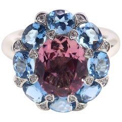 Bague en or blanc avec 1 tourmaline rose et 8 aigues-marines et diamants