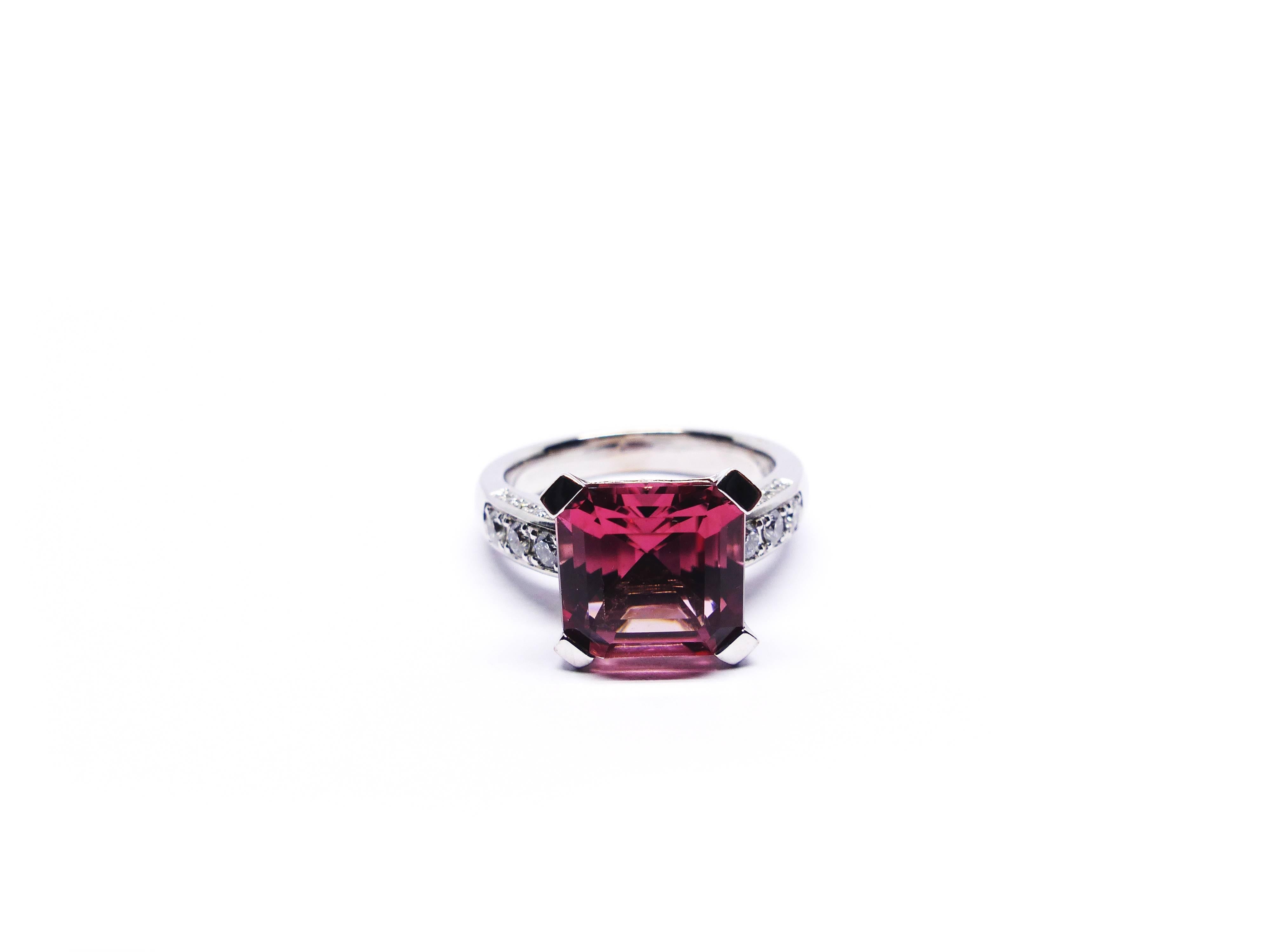 Contemporary White Gold 4, 08ct Pink Tourmaline & Diamonds Ring For Sale