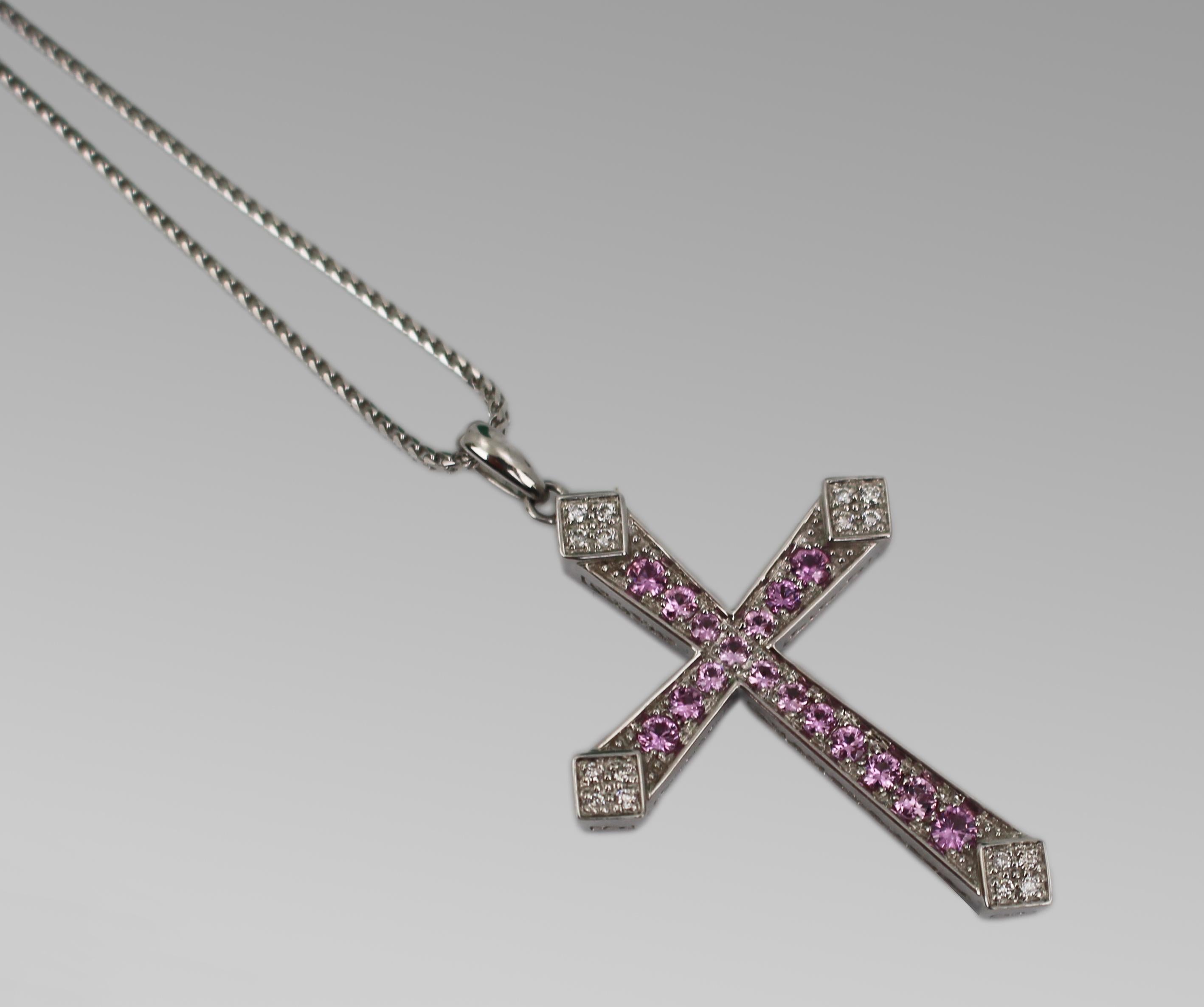 Or Collier Crucifix en or blanc 18 ct avec diamants roses et blancs en vente