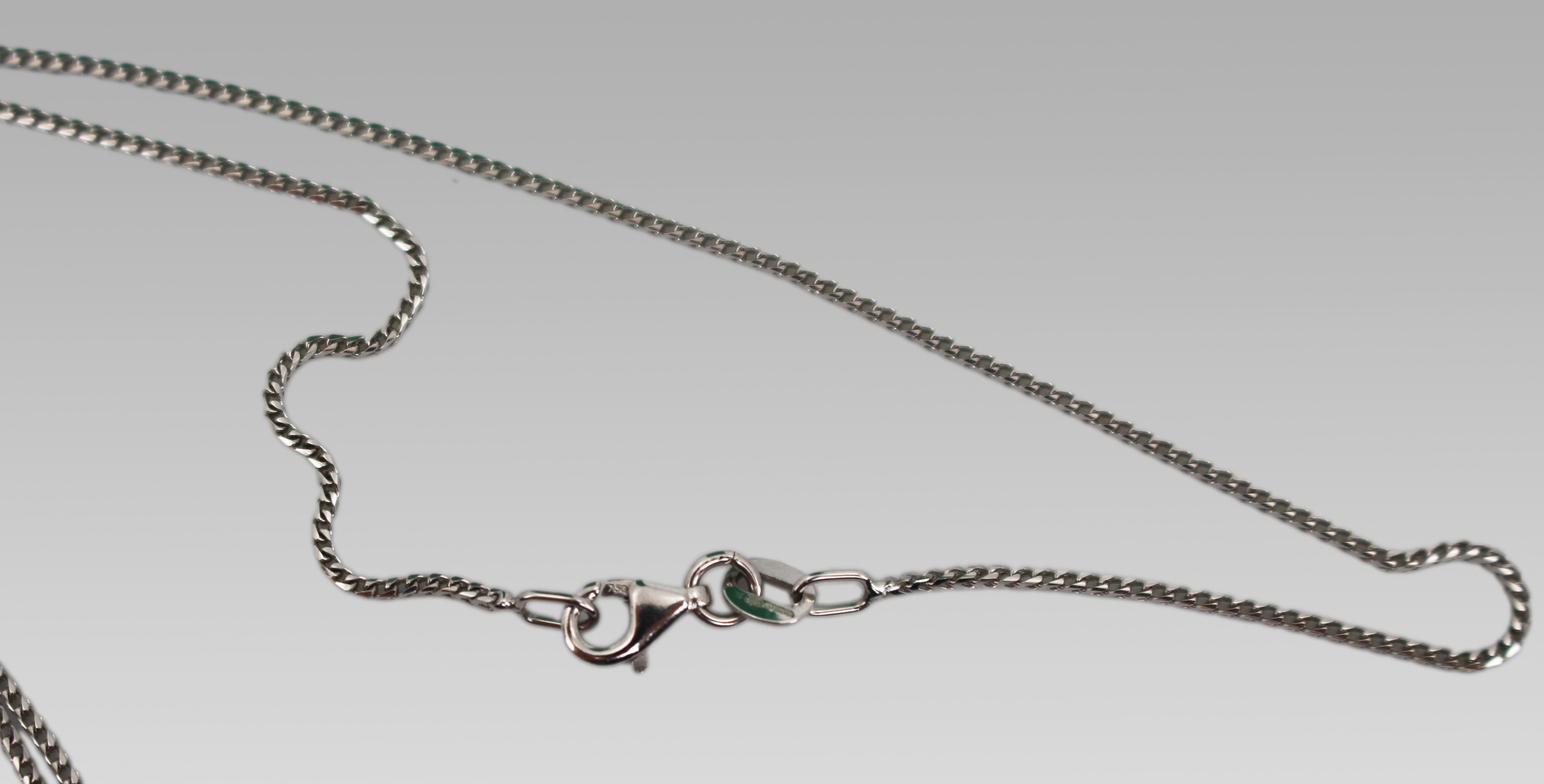 Collier Crucifix en or blanc 18 ct avec diamants roses et blancs en vente 1