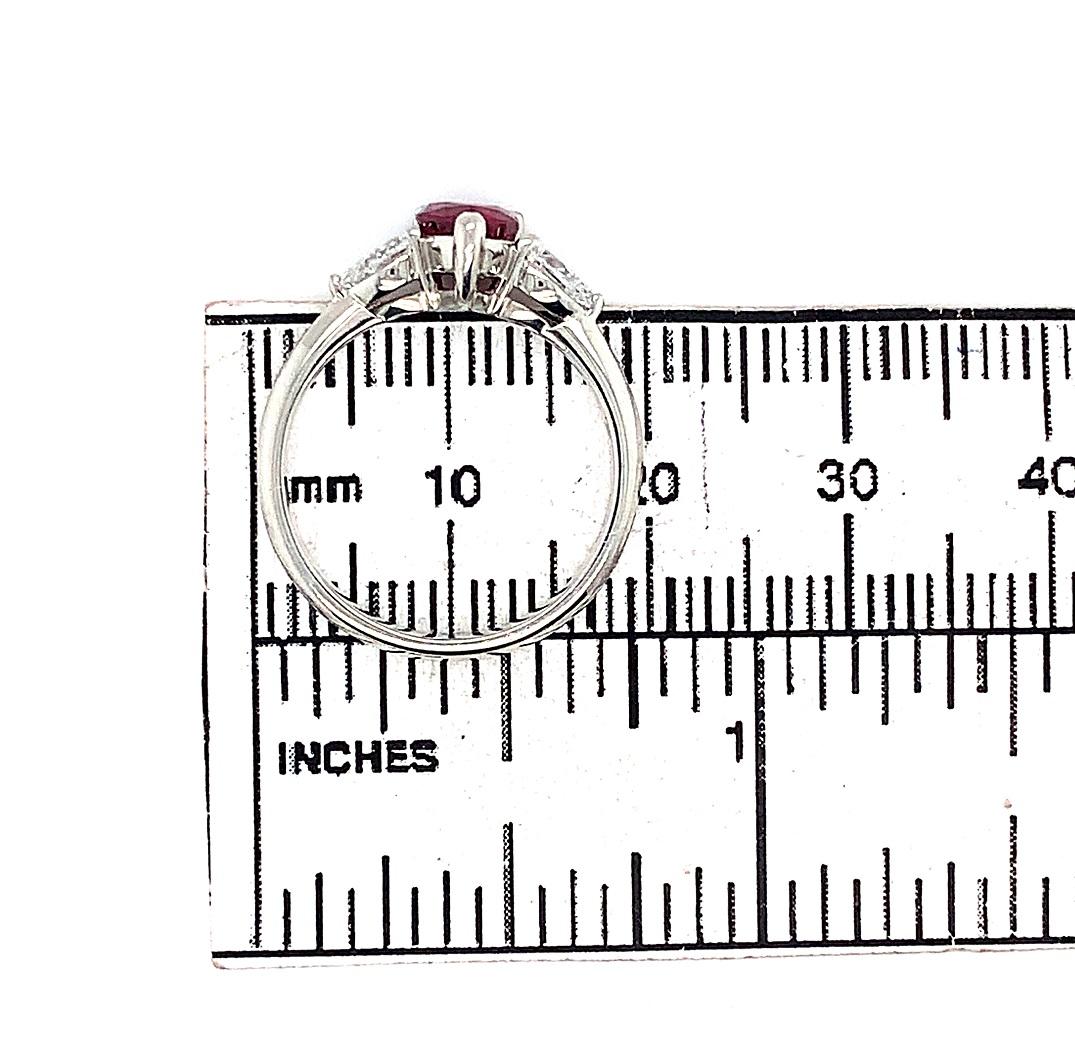 Anillo de platino fino con rubí de 1,14 ct y diamante de 0,52 ctw en venta 4