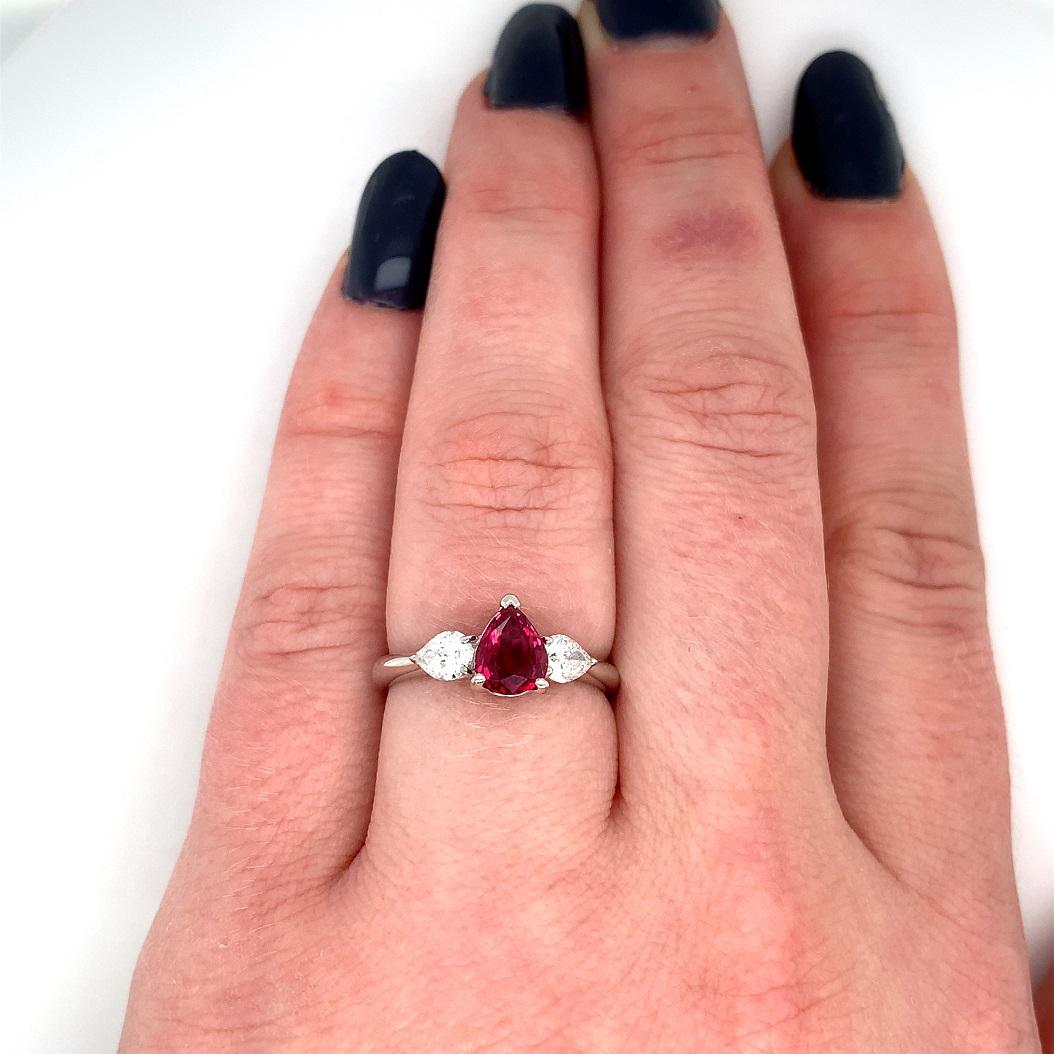De las mujeres Anillo de platino fino con rubí de 1,14 ct y diamante de 0,52 ctw en venta