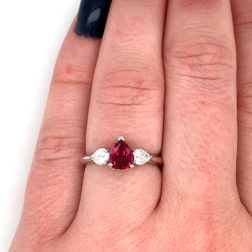 Anillo de platino fino con rubí de 1,14 ct y diamante de 0,52 ctw en venta 1