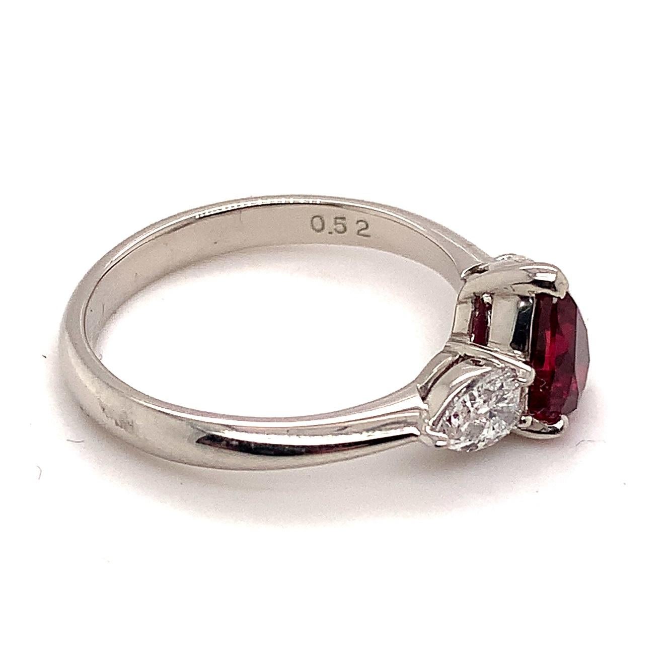 Anillo de platino fino con rubí de 1,14 ct y diamante de 0,52 ctw en venta 3