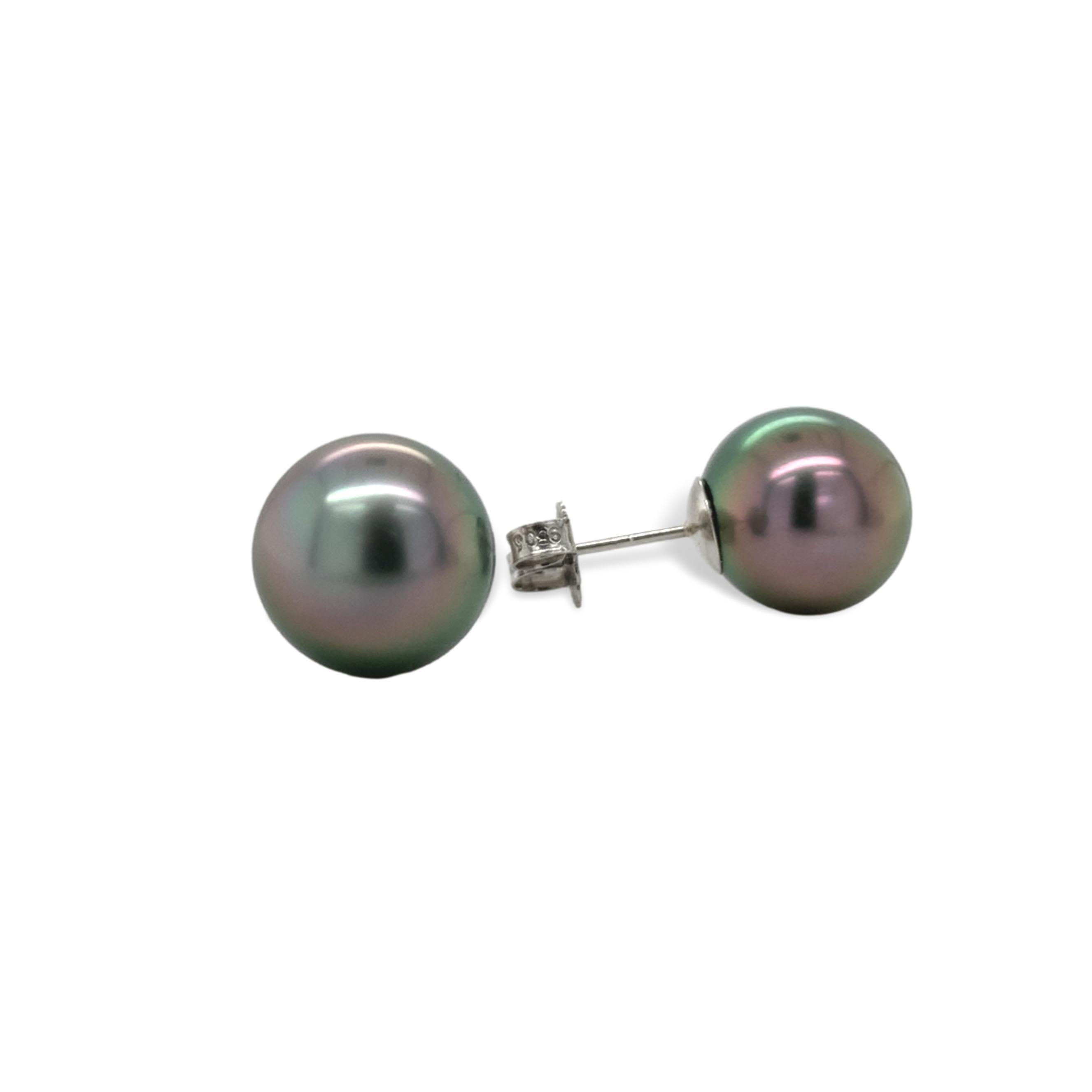Fine Platinum Stud Earrings with 10.2mm Black Tahitian Pearls In New Condition For Sale In Big Bend, WI
