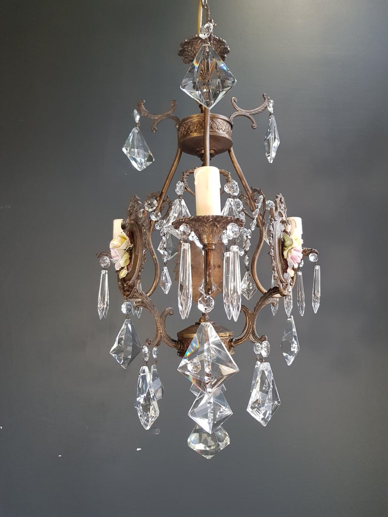 Measures: Total height 85 cm, height without chain 57 cm, diameter 35 cm. Weight (approximately): 5 kg.

Number of lights: 3-light bulb sockets: E14 and material: glass, crystal. Brass

Total length variable. Works worldwide.

Fine Porcelain Cage