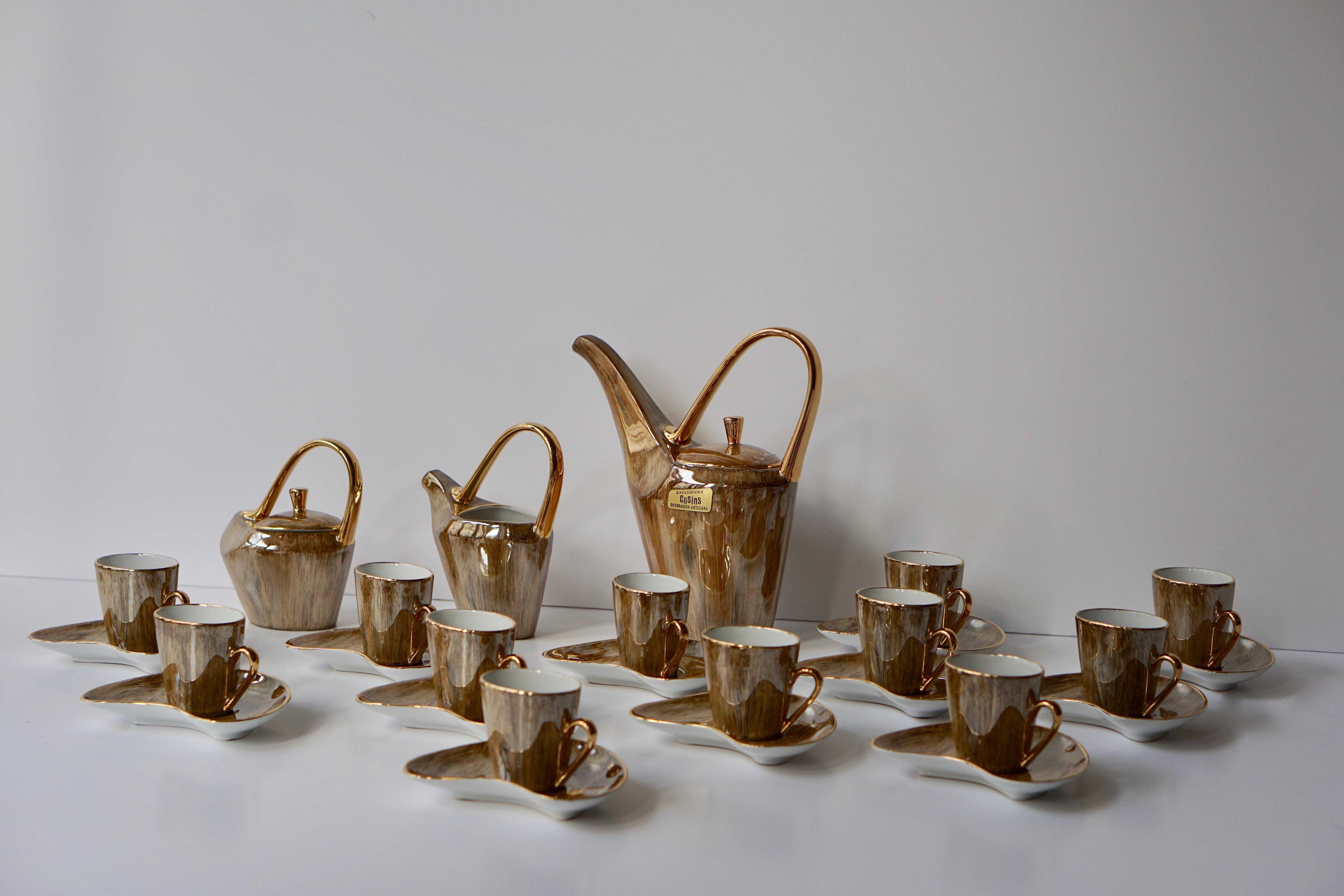 Fine Porcelain Tea and Coffee Set For Sale 1