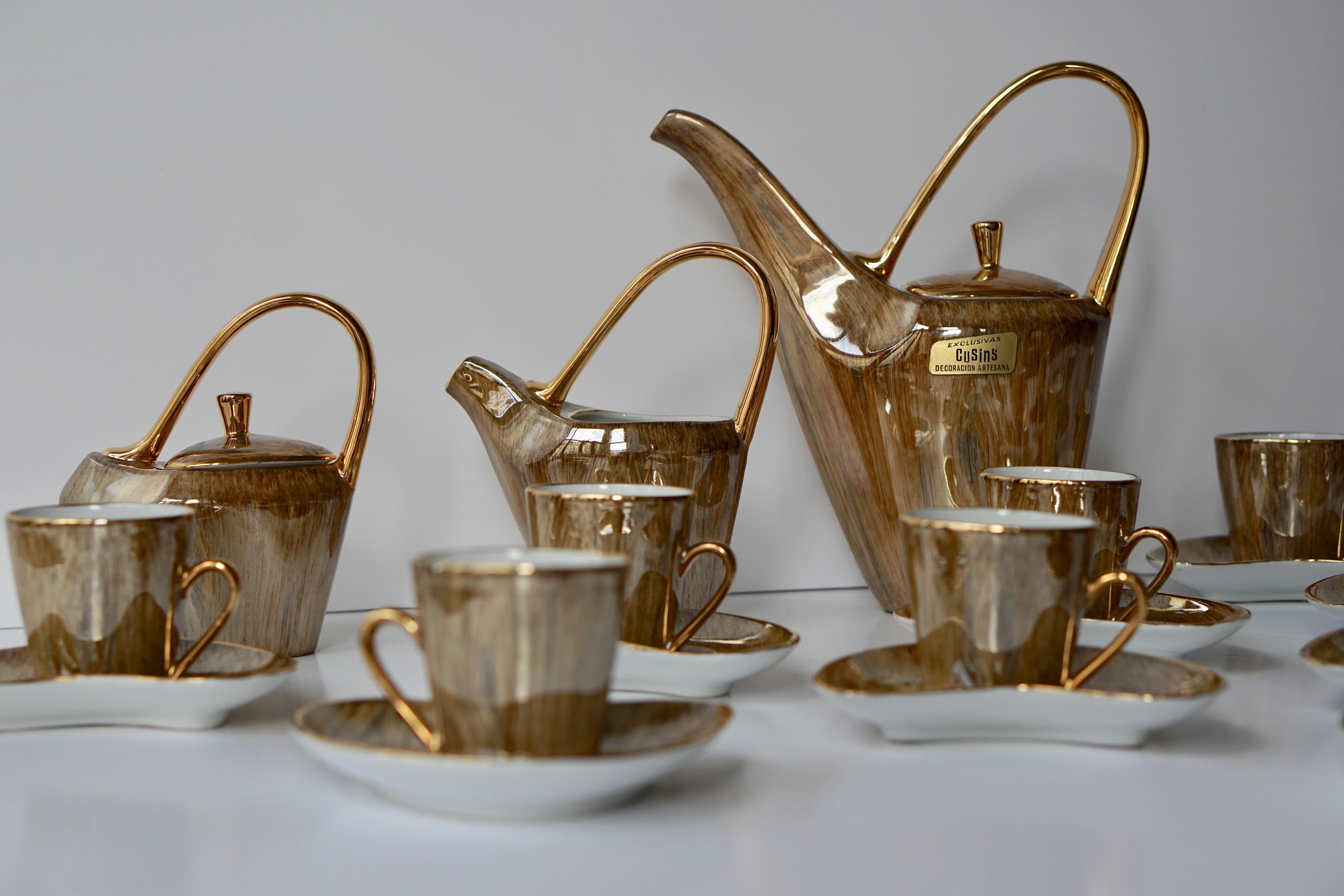 Fine Porcelain Tea and Coffee Set For Sale 2