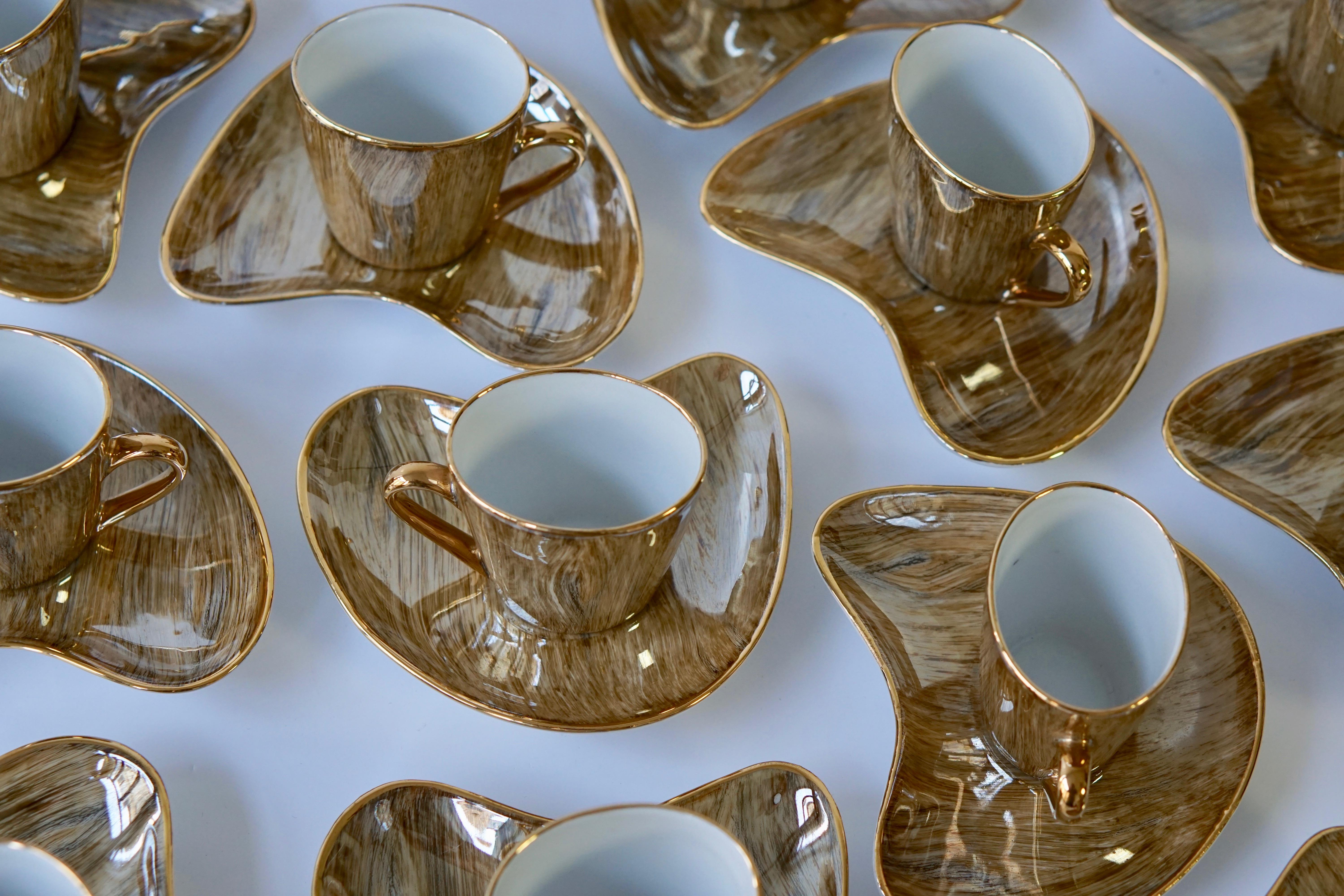 Fine Porcelain Tea and Coffee Set For Sale 6