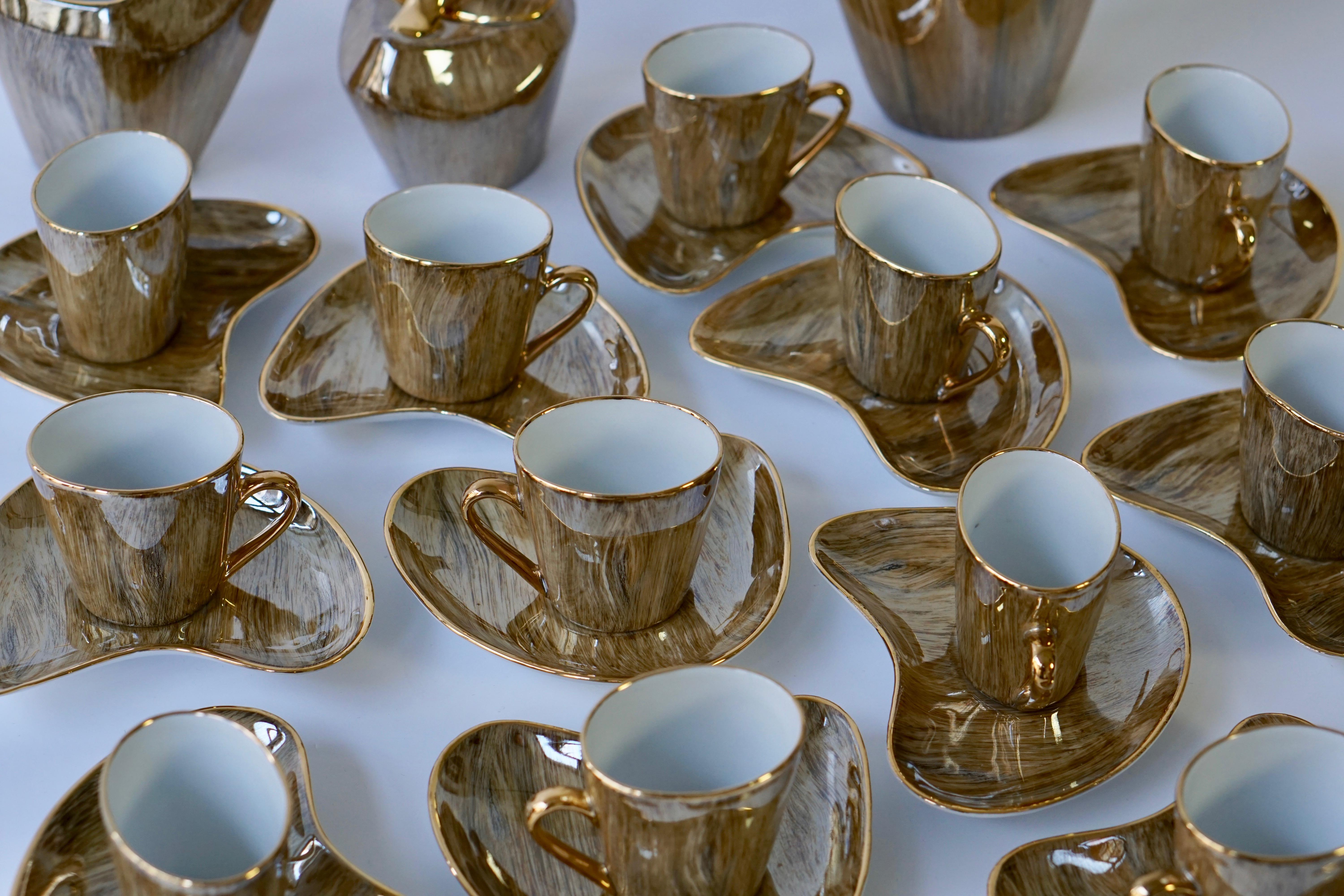 Tee- und Kaffeeset aus feinem Porzellan im Angebot 10