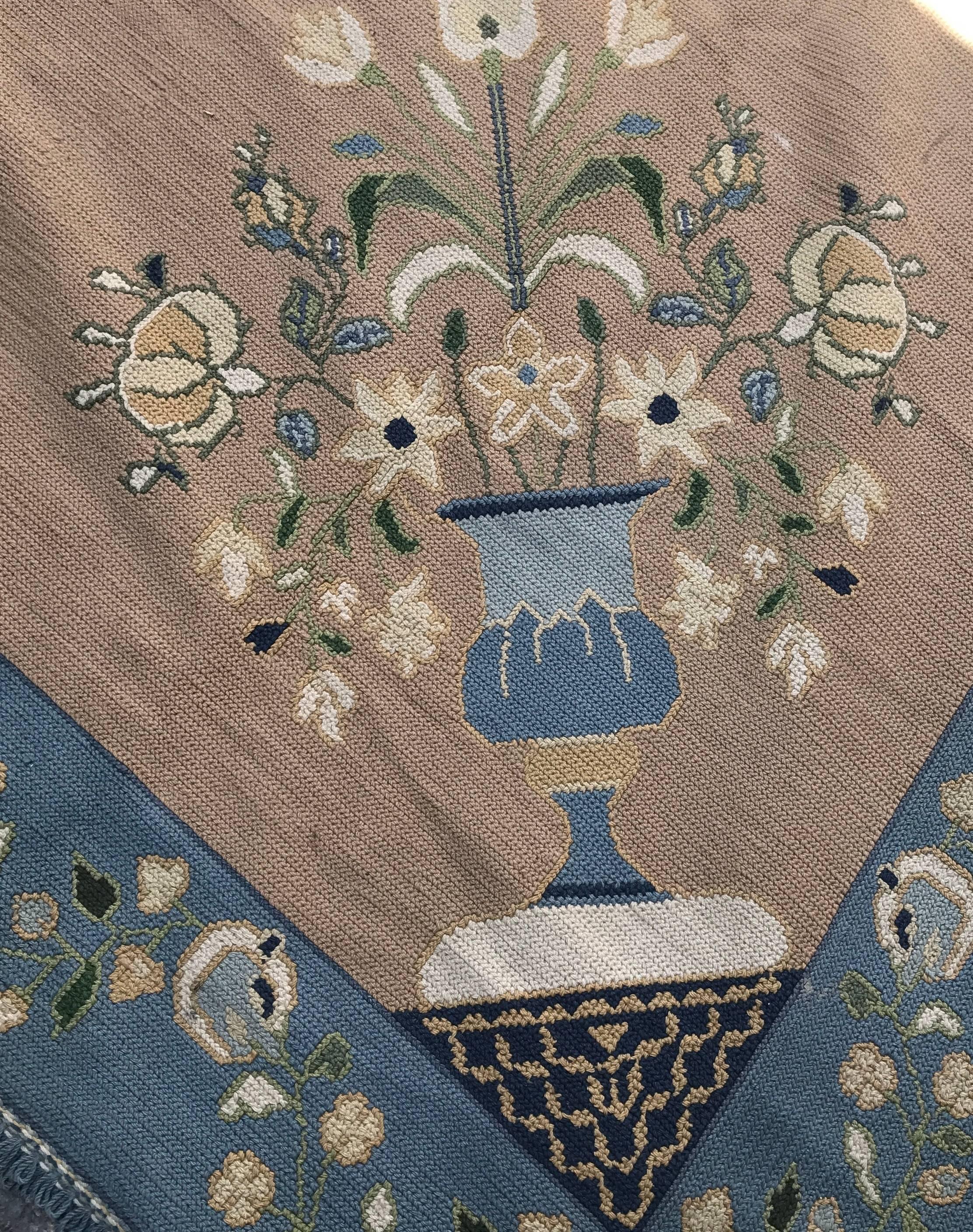 Feiner portugiesischer Nadelspitze-Teppich aus der Fabrik Arraiolos, 1920er Jahre im Zustand „Gut“ im Angebot in Rome, IT
