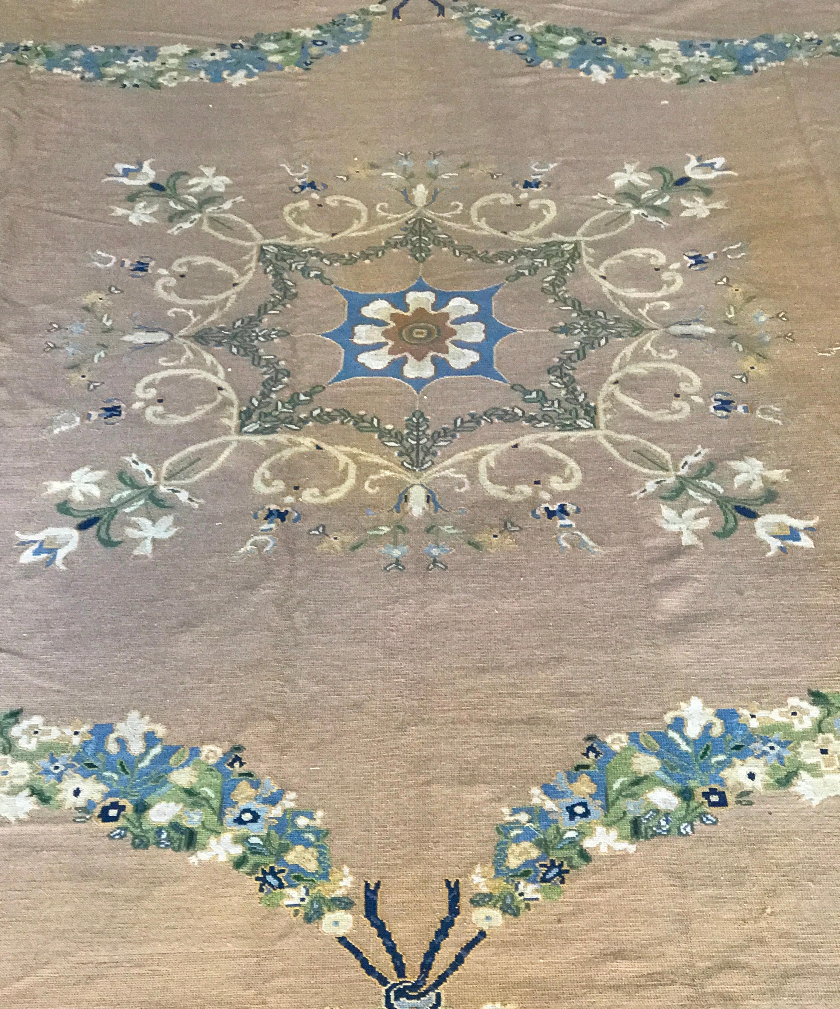 Fine Portuguese Needlepoint Rug from the Arraiolos Factory, 1920s For Sale 1