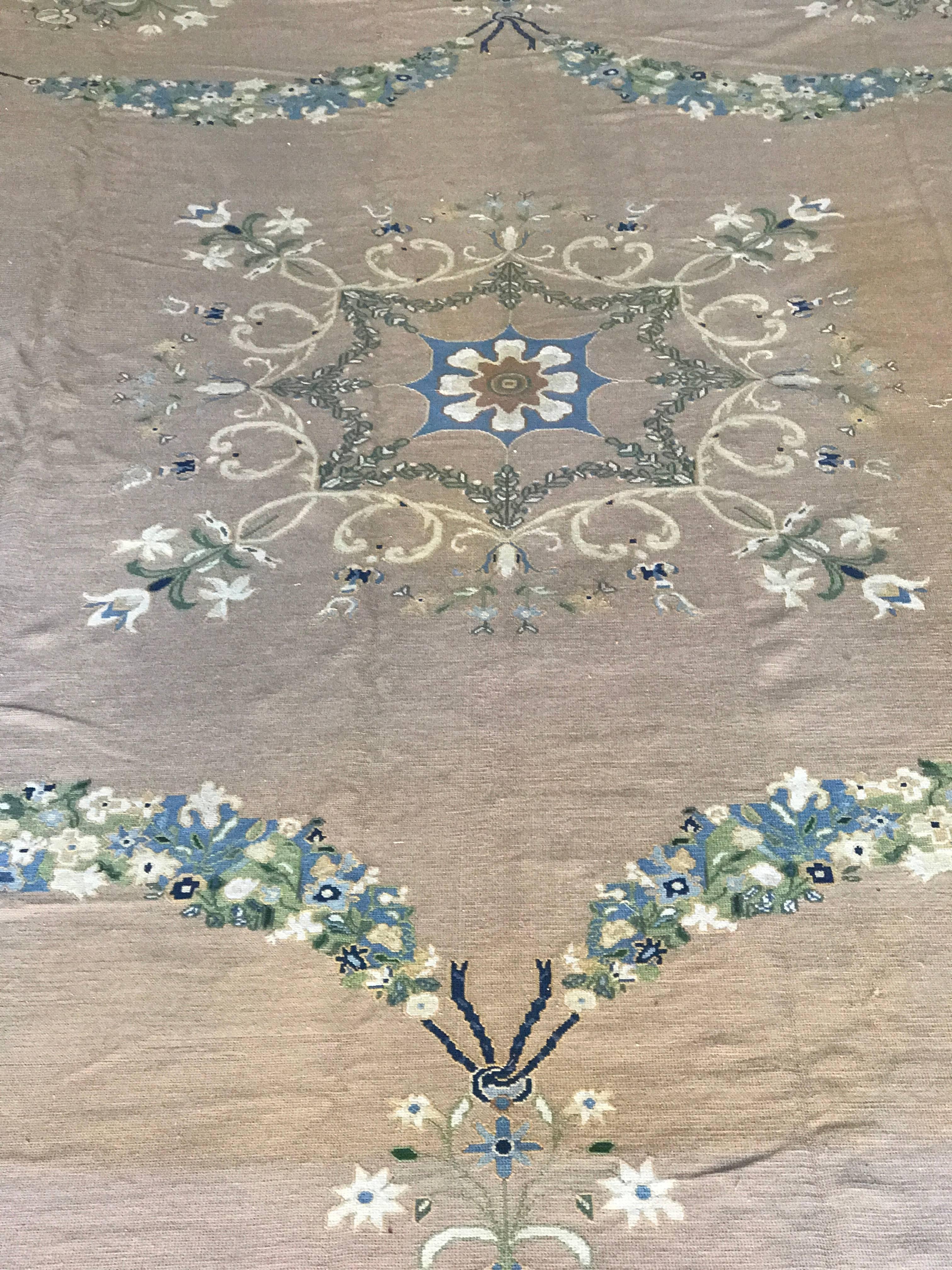 Fine Portuguese Needlepoint Rug from the Arraiolos Factory, 1940s In Good Condition For Sale In Rome, IT