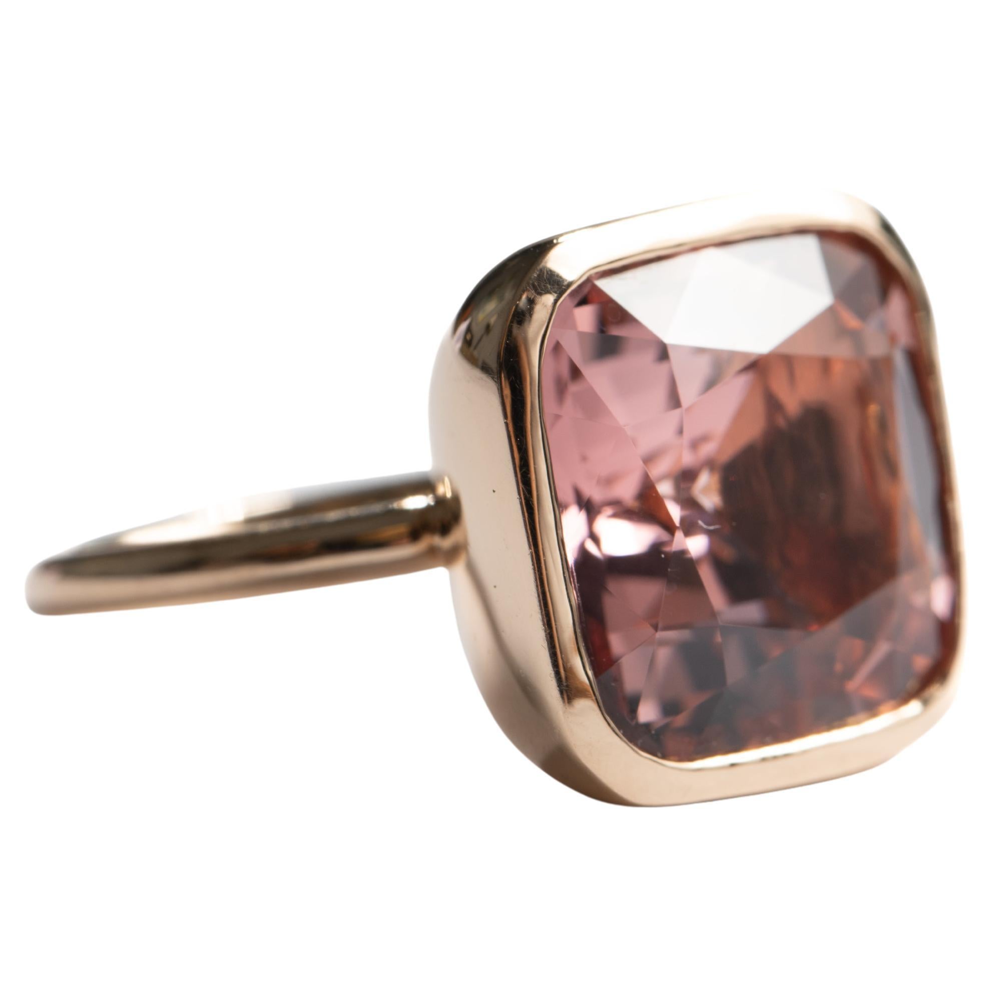 Anello da cocktail con morganite di dimensioni premium