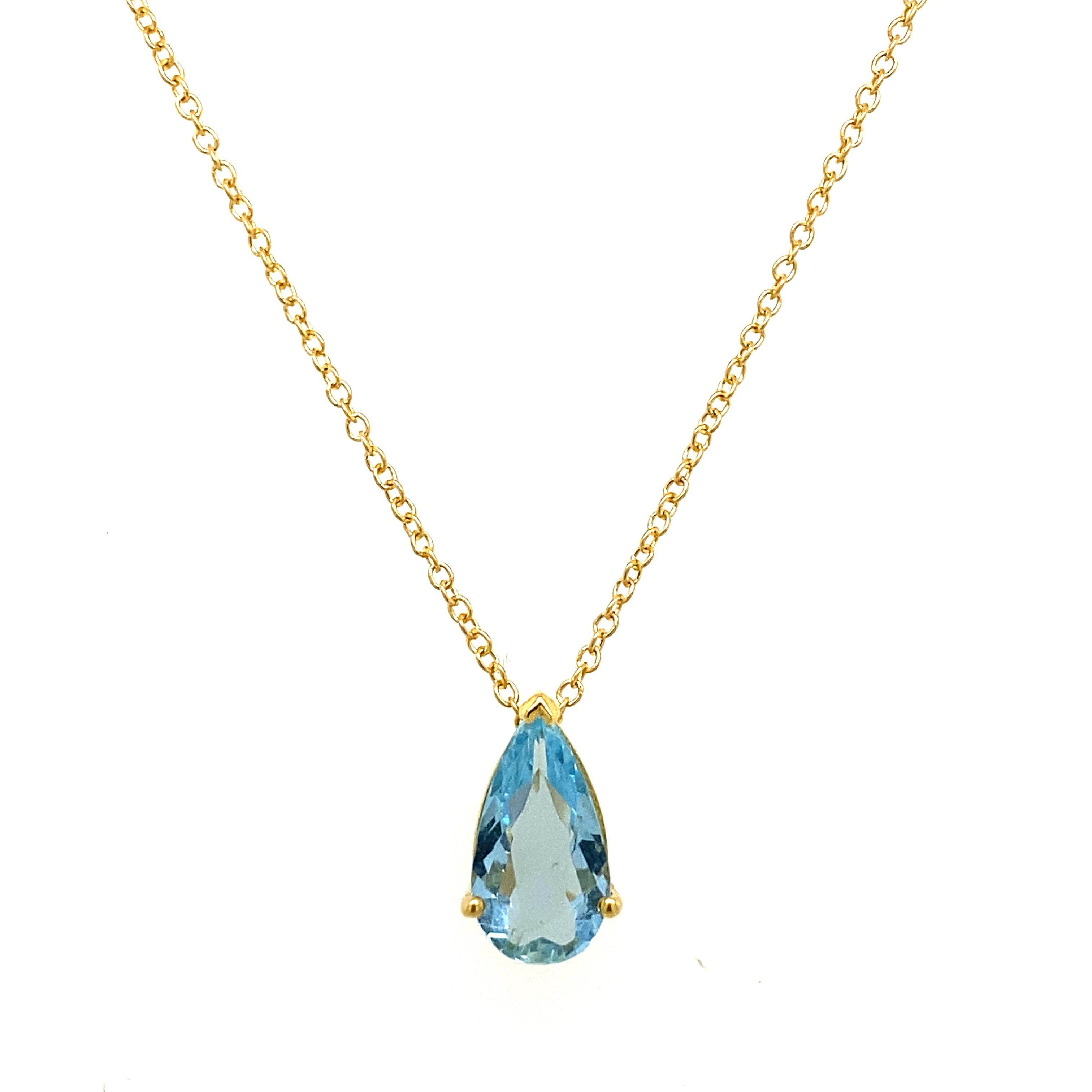 Fine Quality 1.02ct Pear Shape Aquamarine Pendant & 18ct Yellow Gold Chain In New Condition For Sale In London, GB