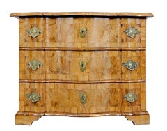 Fine quality 18th century burr walnut chest of drawers