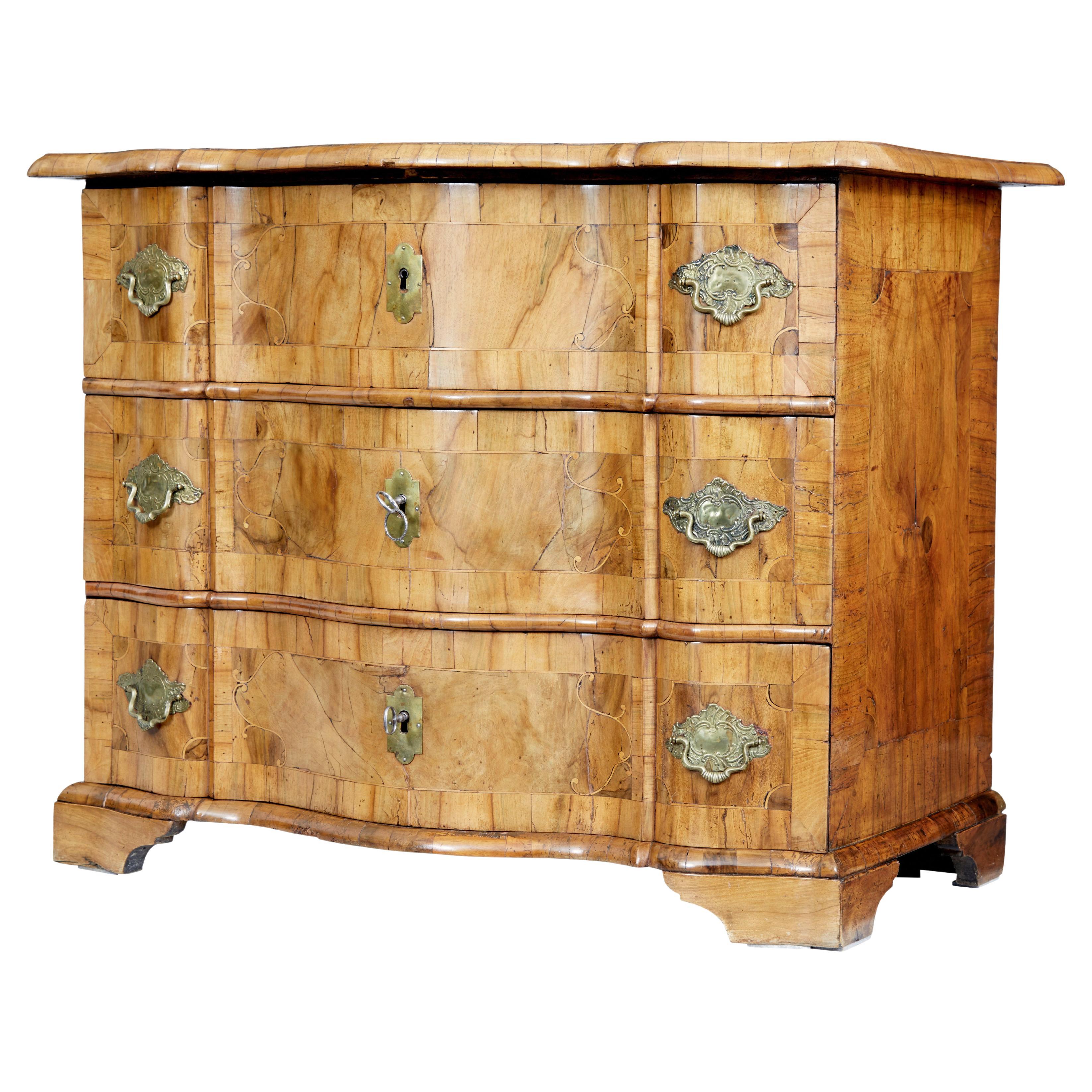 Fine Quality 18th Century Burr Walnut Chest of Drawers For Sale