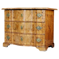 Fine quality 18th century burr walnut chest of drawers