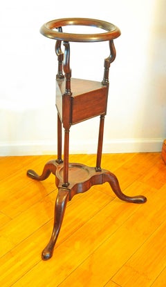 Soporte para tetera de lavabo inglés Jorge III de caoba del siglo XVIII de gran calidad