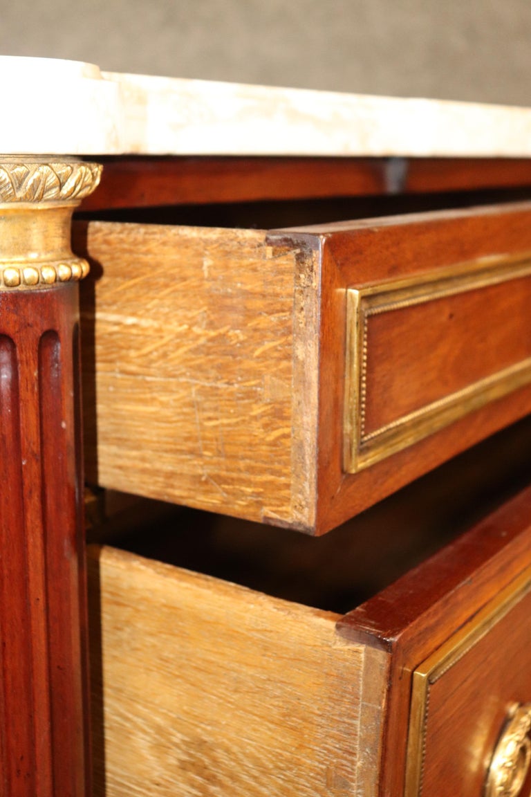 Petite Commode Style Directoire en Merisier, Début du 19ème Siècle en vente sur