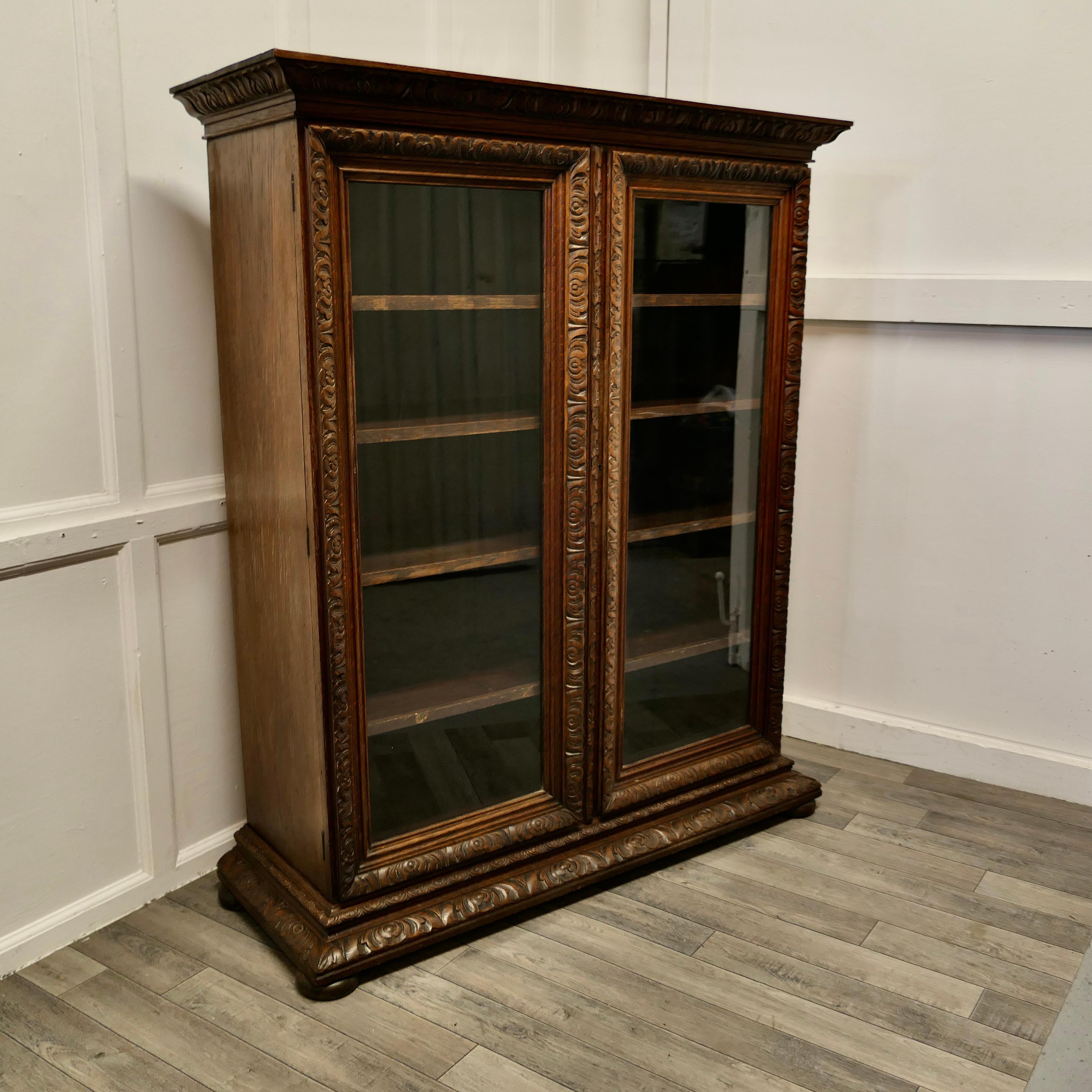 Fine Quality 19th Century Carved Oak Glazed Bookcase In Good Condition For Sale In Chillerton, Isle of Wight