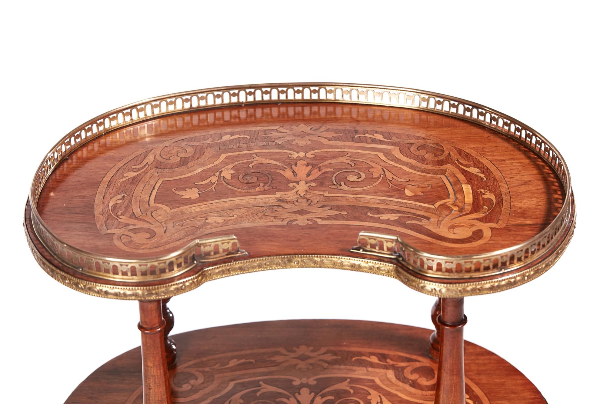 This is a quality 19th century antique French marquetry étagère which has a pierced gilt gallery with a very elegant and beautifully designed marquetry inlaid kidney shaped top, two kidney shaped under-tiers with marquetry inlay, eight turned