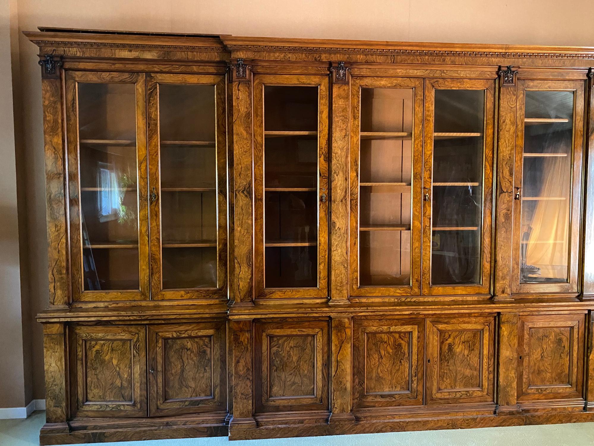 Fine quality 19th century walnut breakfront bookcase of large proportions.
Produced by Holland and Son's. Good condition.




   