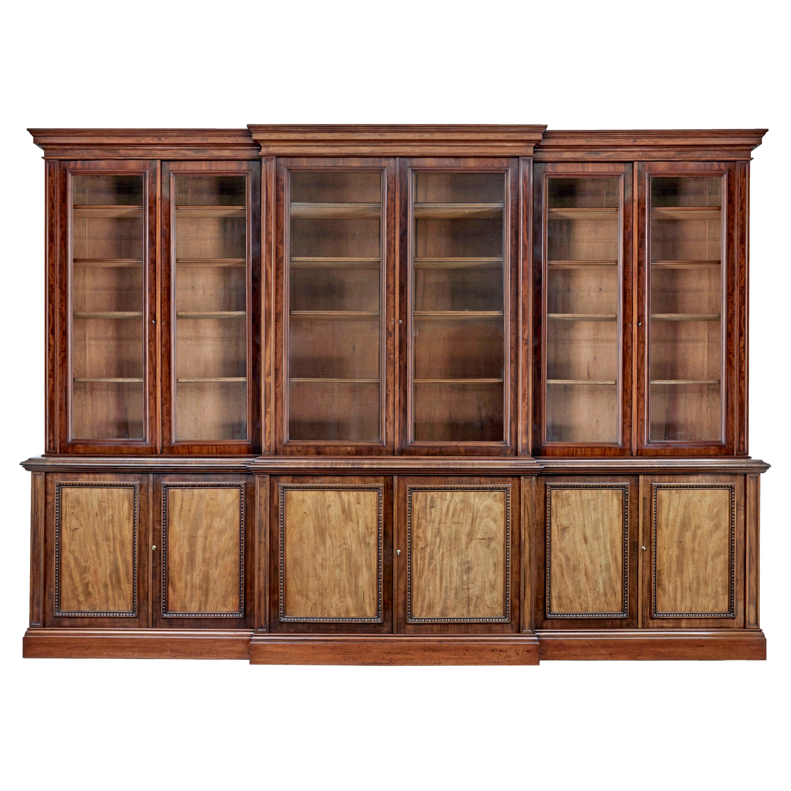 Fine Quality 19th Century Mahogany Breakfront Bookcase of Large Proportions