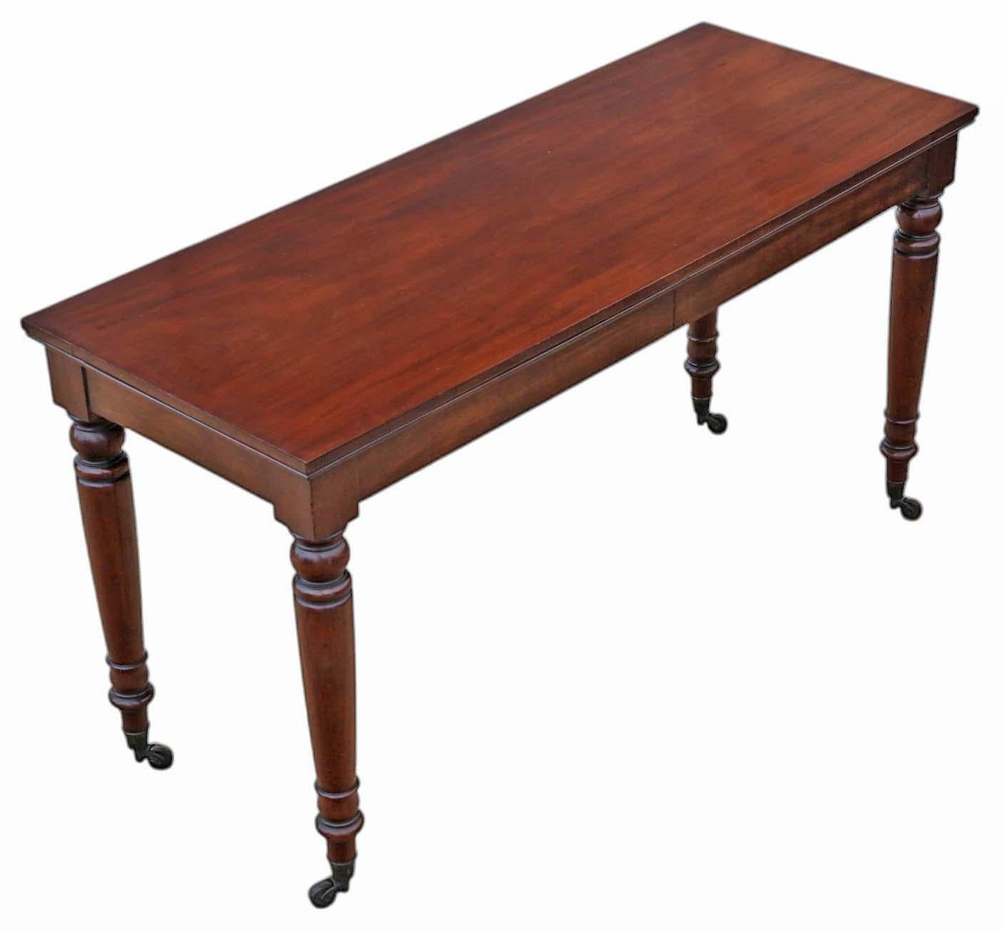 Européen Table à manger de service en acajou de qualité supérieure du 19e siècle - Pièce d'exposition ancienne en vente