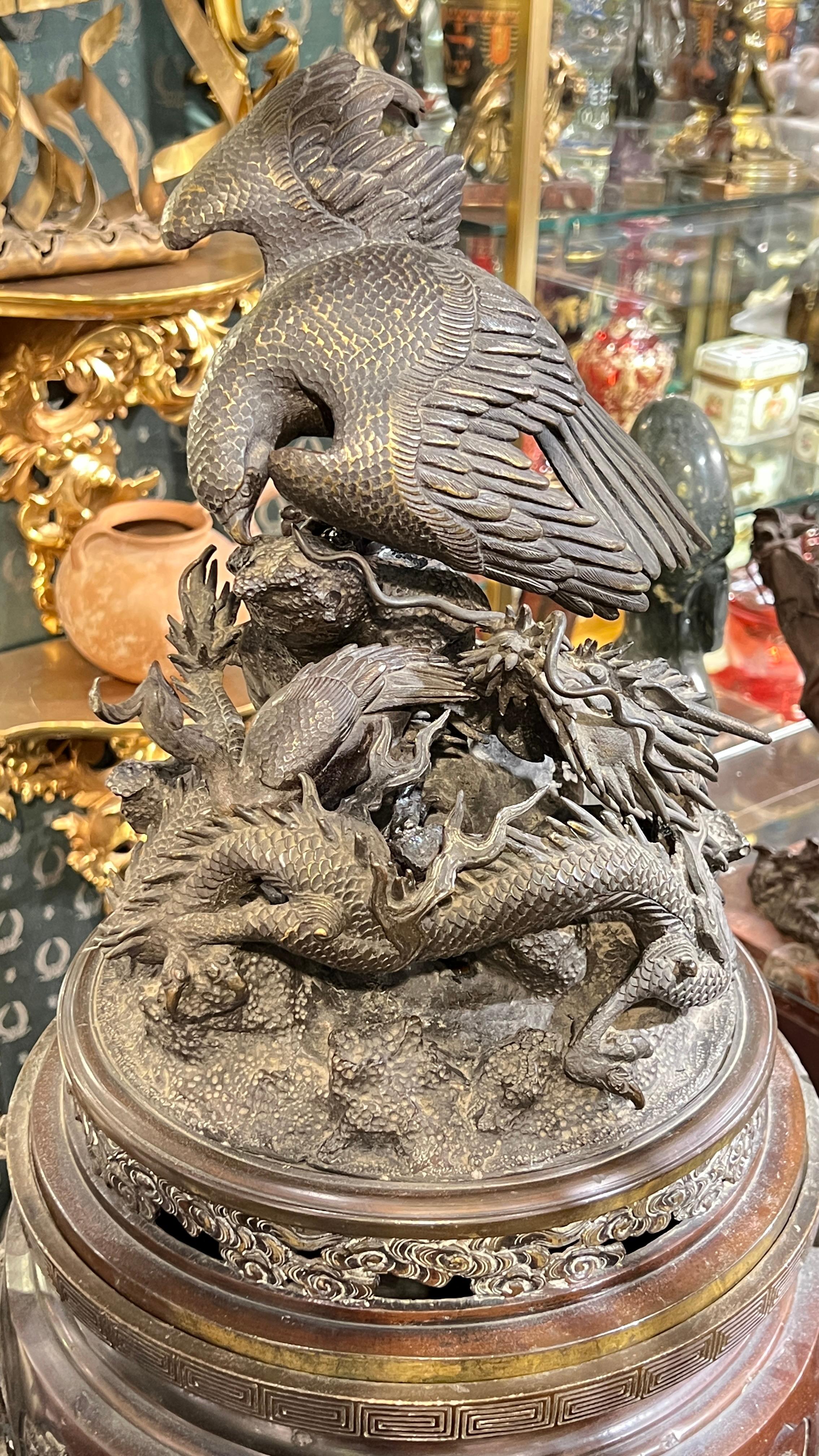 Patinato Incensiere in bronzo giapponese Meiji del 19° secolo di ottima qualità in vendita