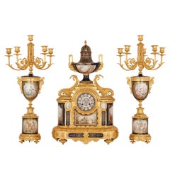Reloj de estilo Sevres del siglo XIX de gran calidad Garniture