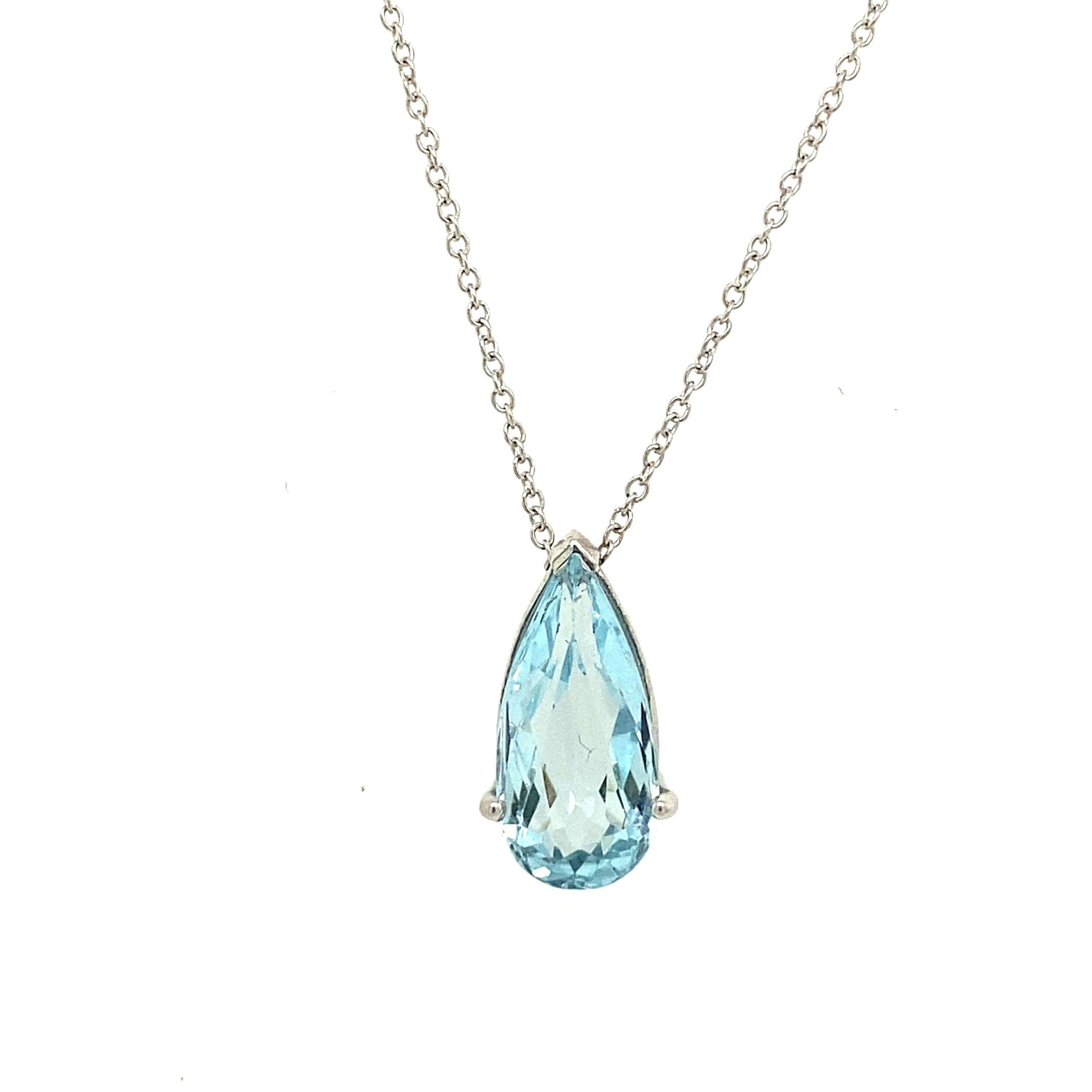 18ct White Gold Fine Quality 3.32ct Pear Shape Aquamarine Pendant & Chain.

Additional Information:
On an 18ct White Gold 16/18'' Chain
Aquamarine Weight: 3.32ct
Aquamarine Size: 15.4mm by 8.5mm 
Total Weight: 3.2g  
SMS3747