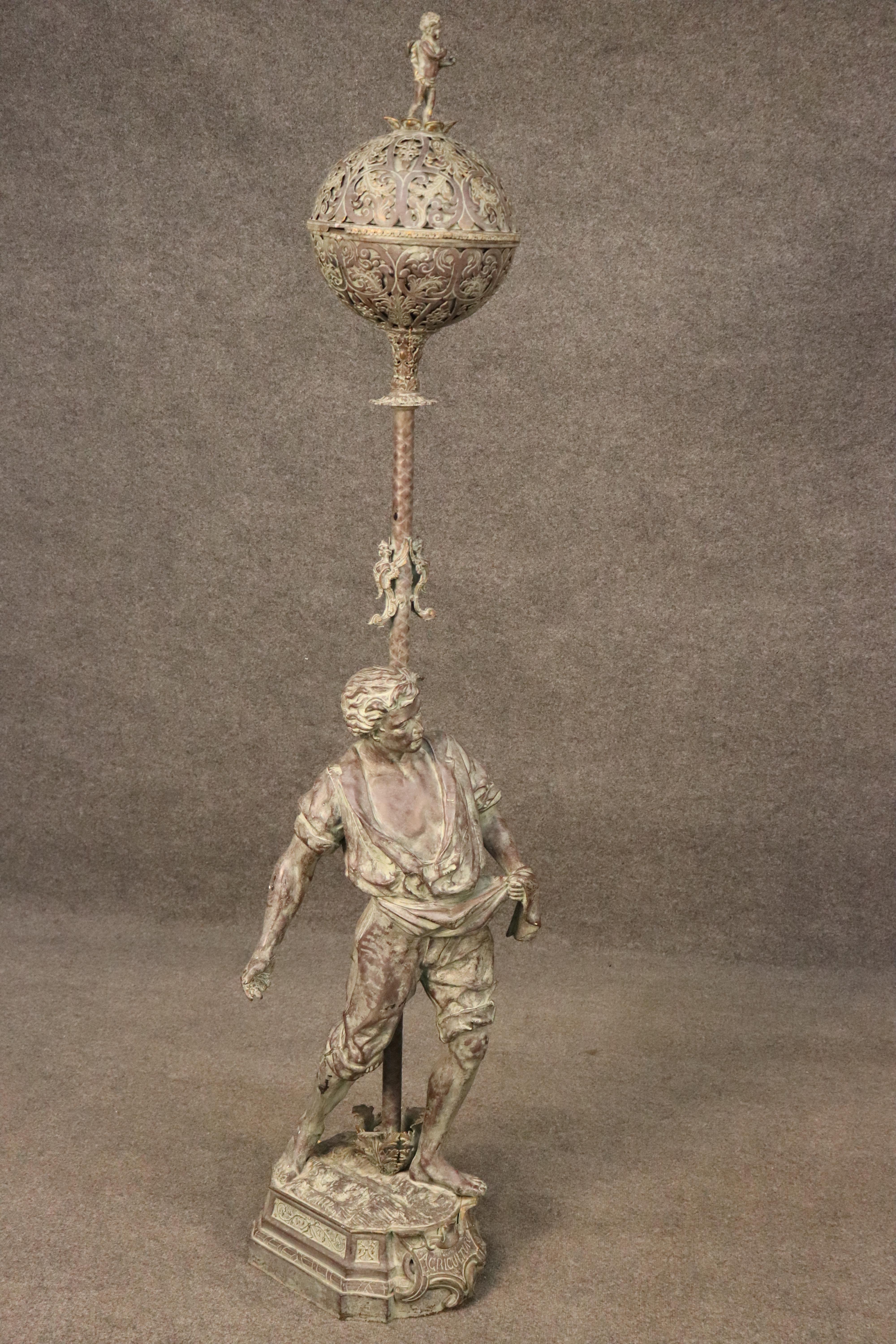 Francese Lampada da terra alta in bronzo a tema agricolo di alta qualità CIRCA 1900 in vendita