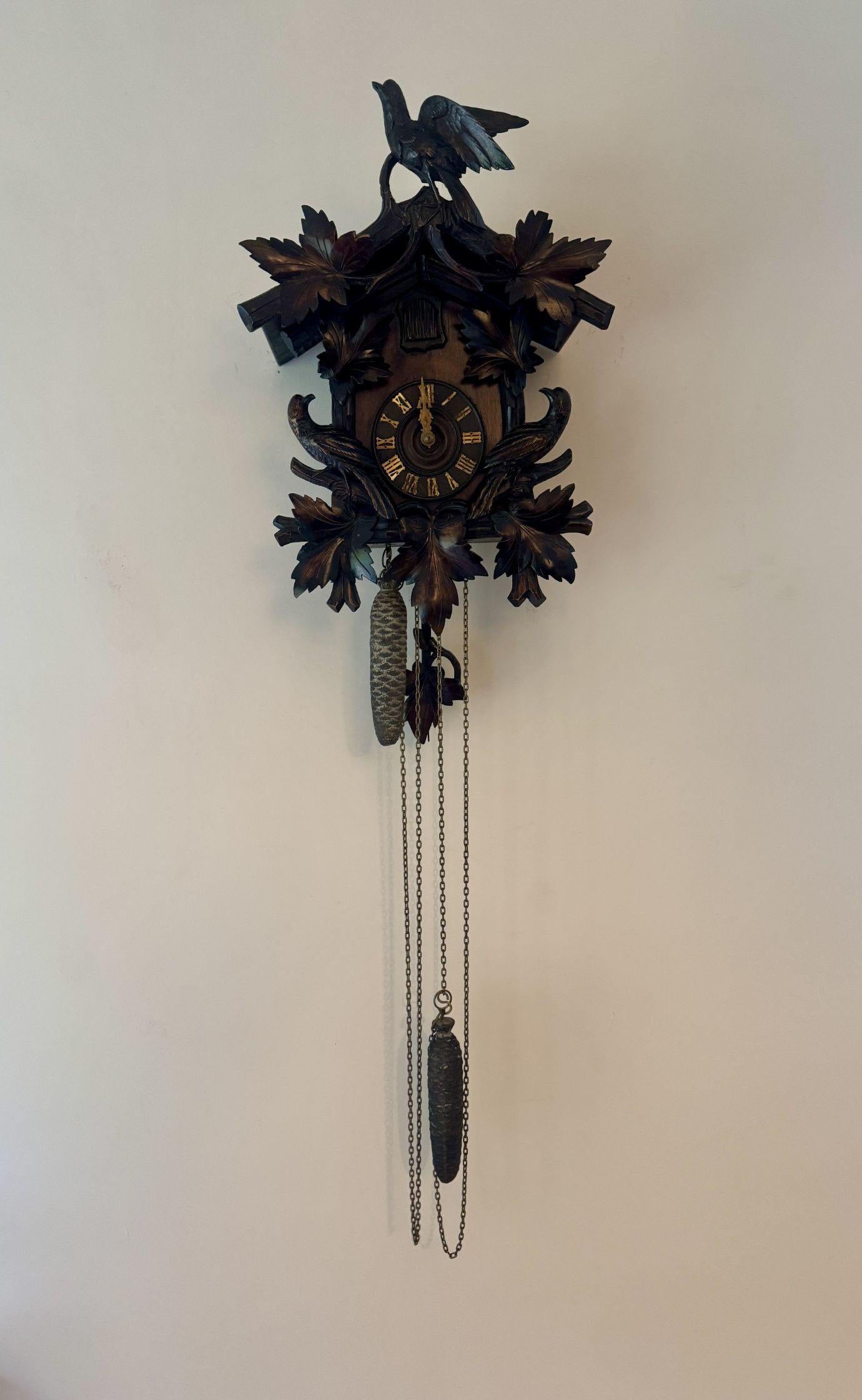Fine quality antique 19th century Black Forest cuckoo clock For Sale 4
