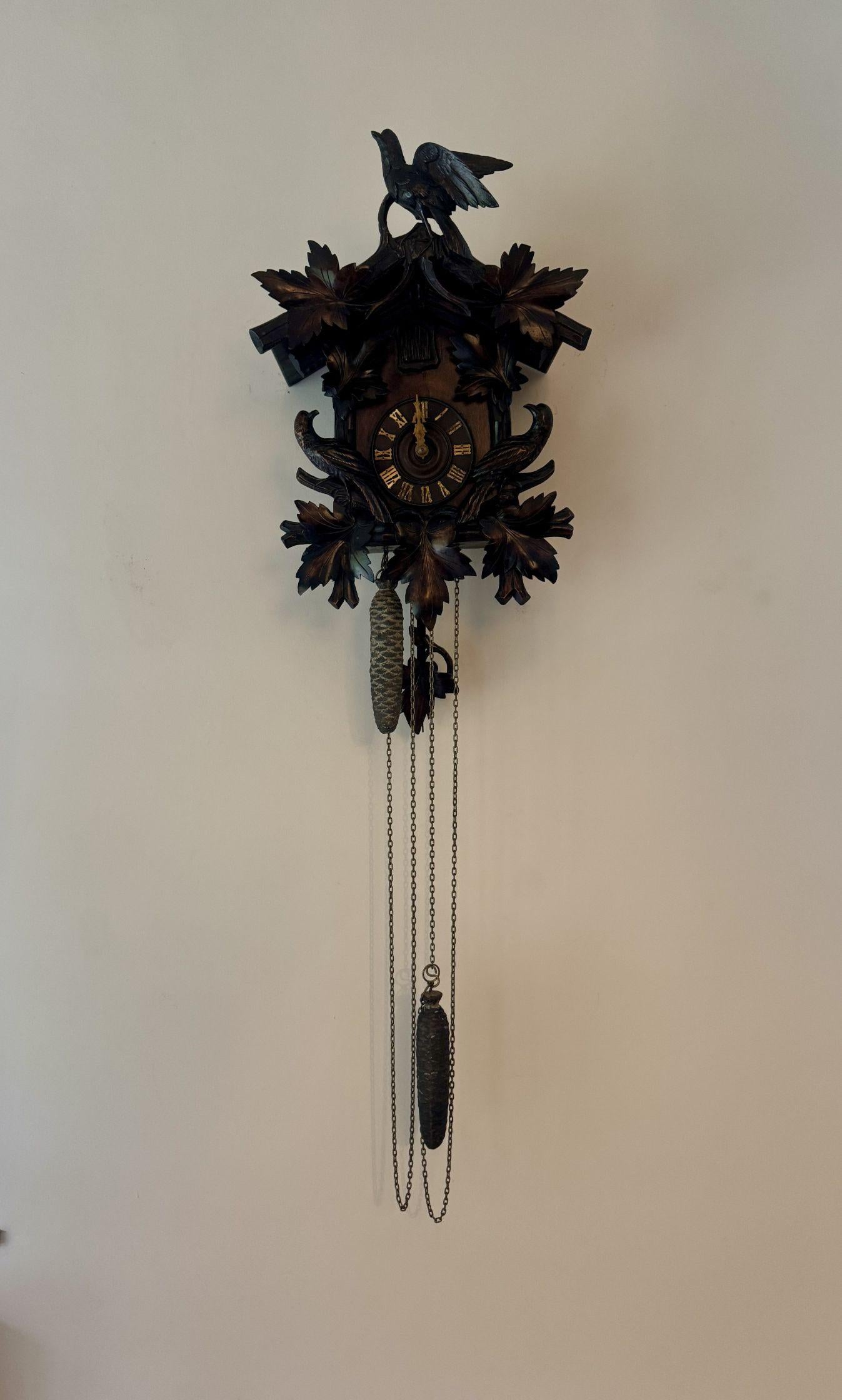 Fine quality antique 19th century Black Forest cuckoo clock For Sale 5