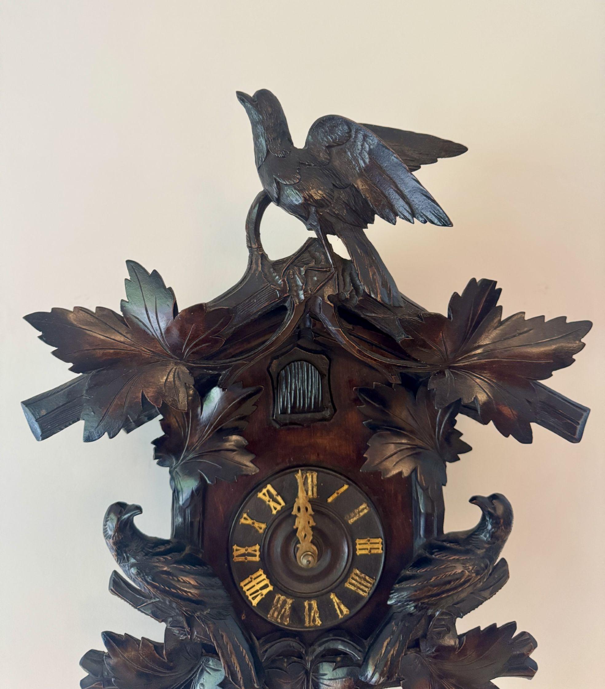 Carved Fine quality antique 19th century Black Forest cuckoo clock For Sale