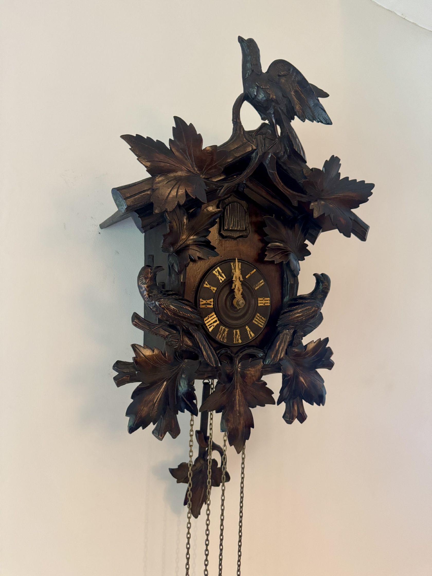 Fine quality antique 19th century Black Forest cuckoo clock For Sale 1