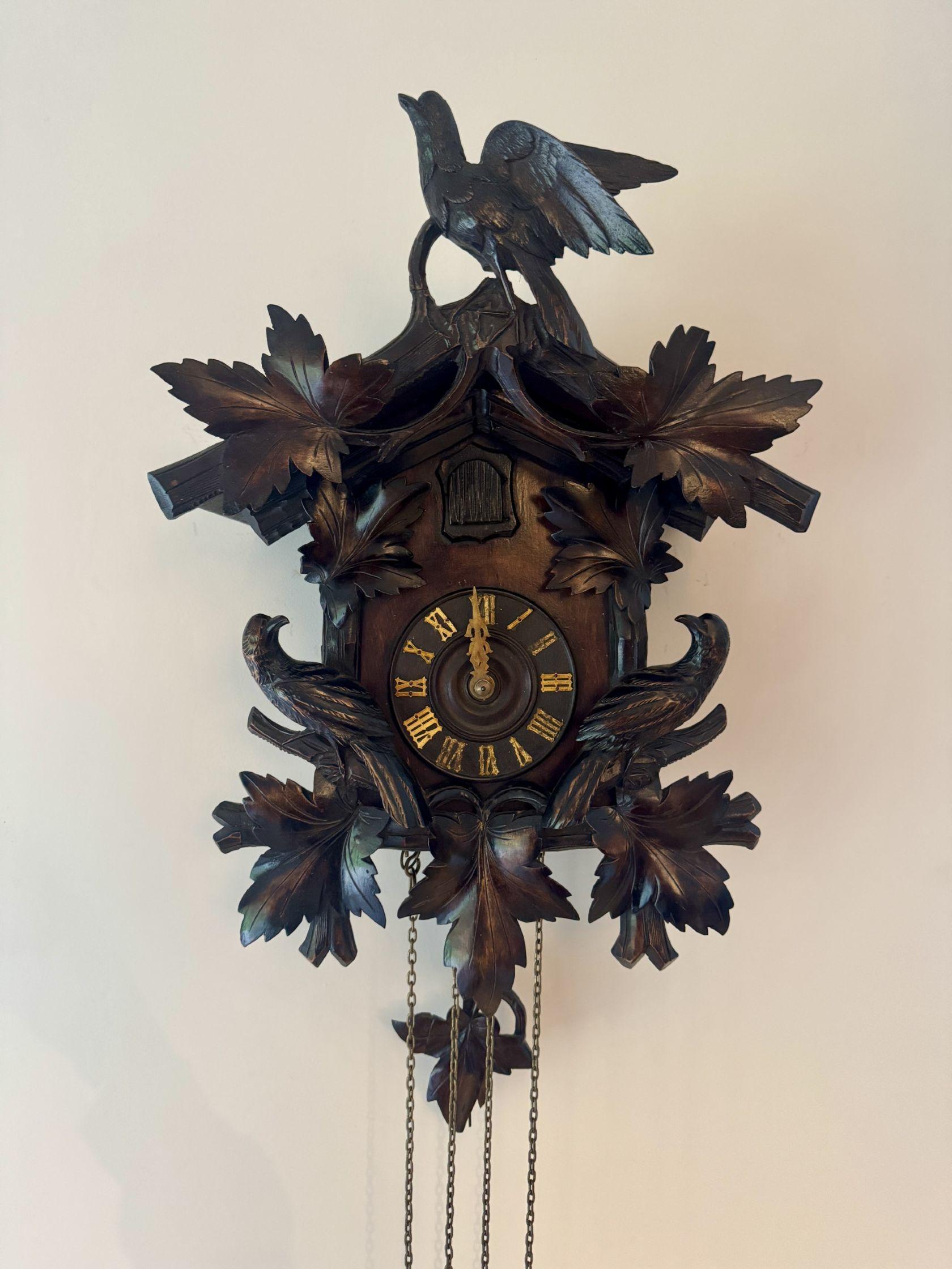 Fine quality antique 19th century Black Forest cuckoo clock For Sale 2