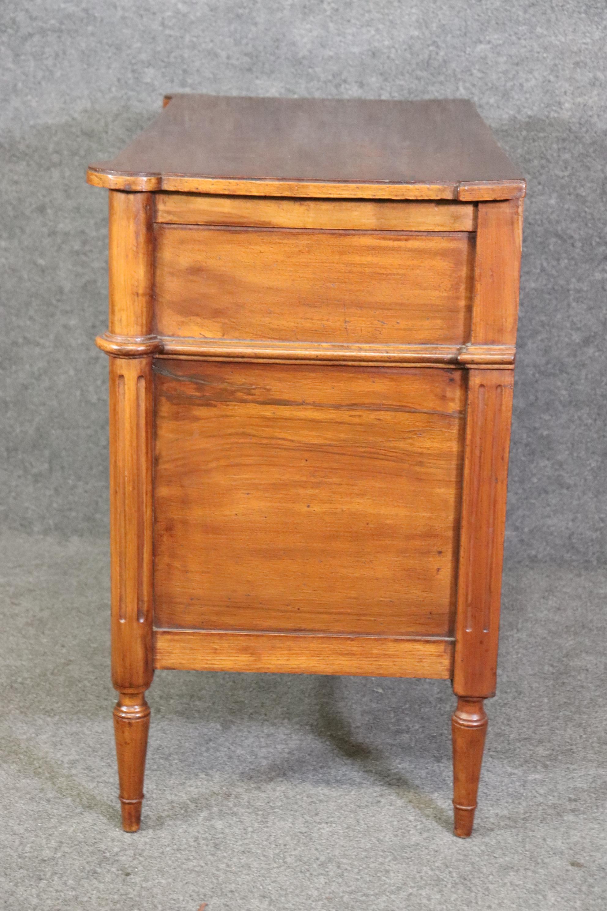 Fine Quality Antique 19th Century French Directoire 3 Drawer Commode In Good Condition In Swedesboro, NJ
