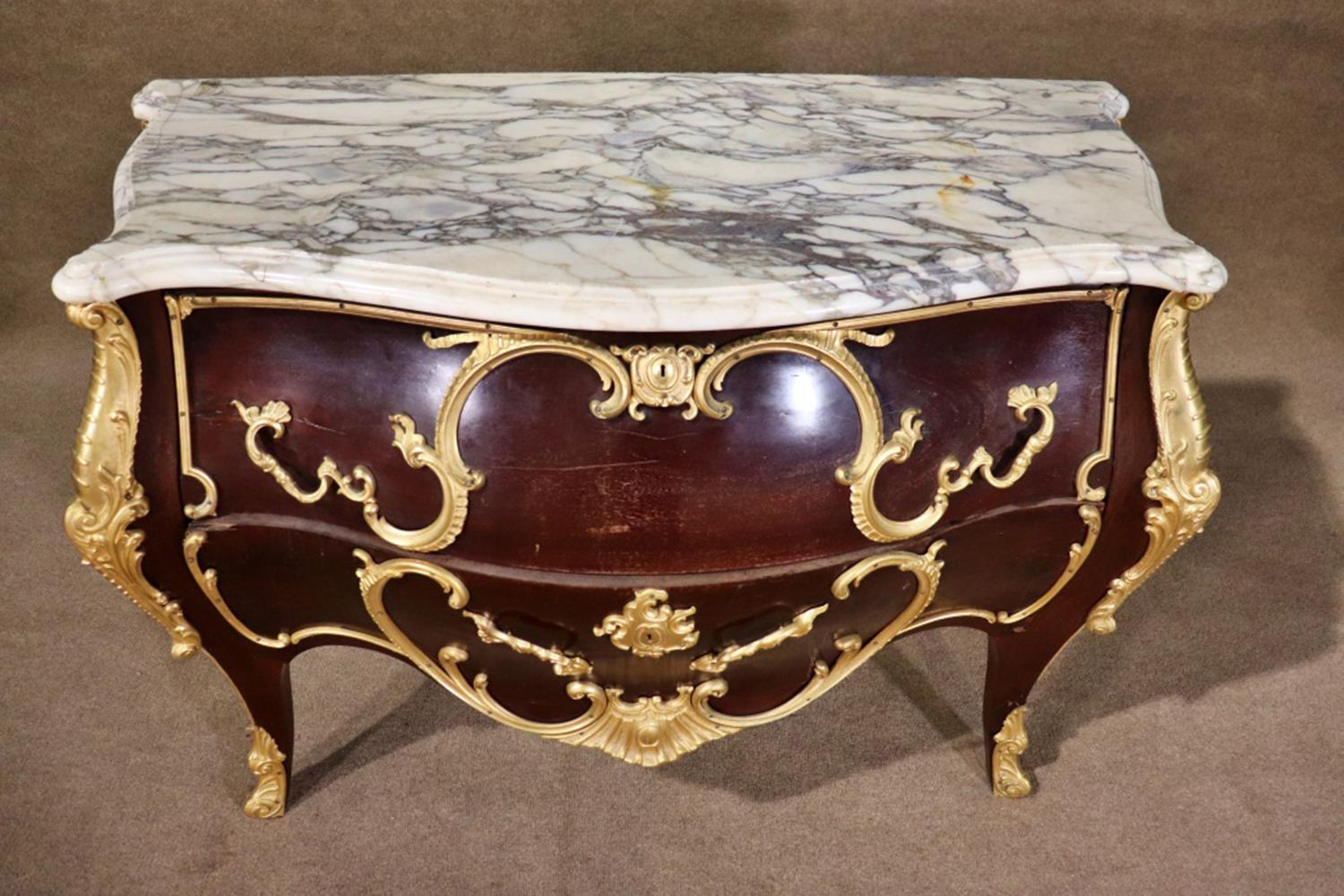 Fine Quality Antique Bronze Mounted Marble Top Louis XV French Commode In Good Condition For Sale In Swedesboro, NJ