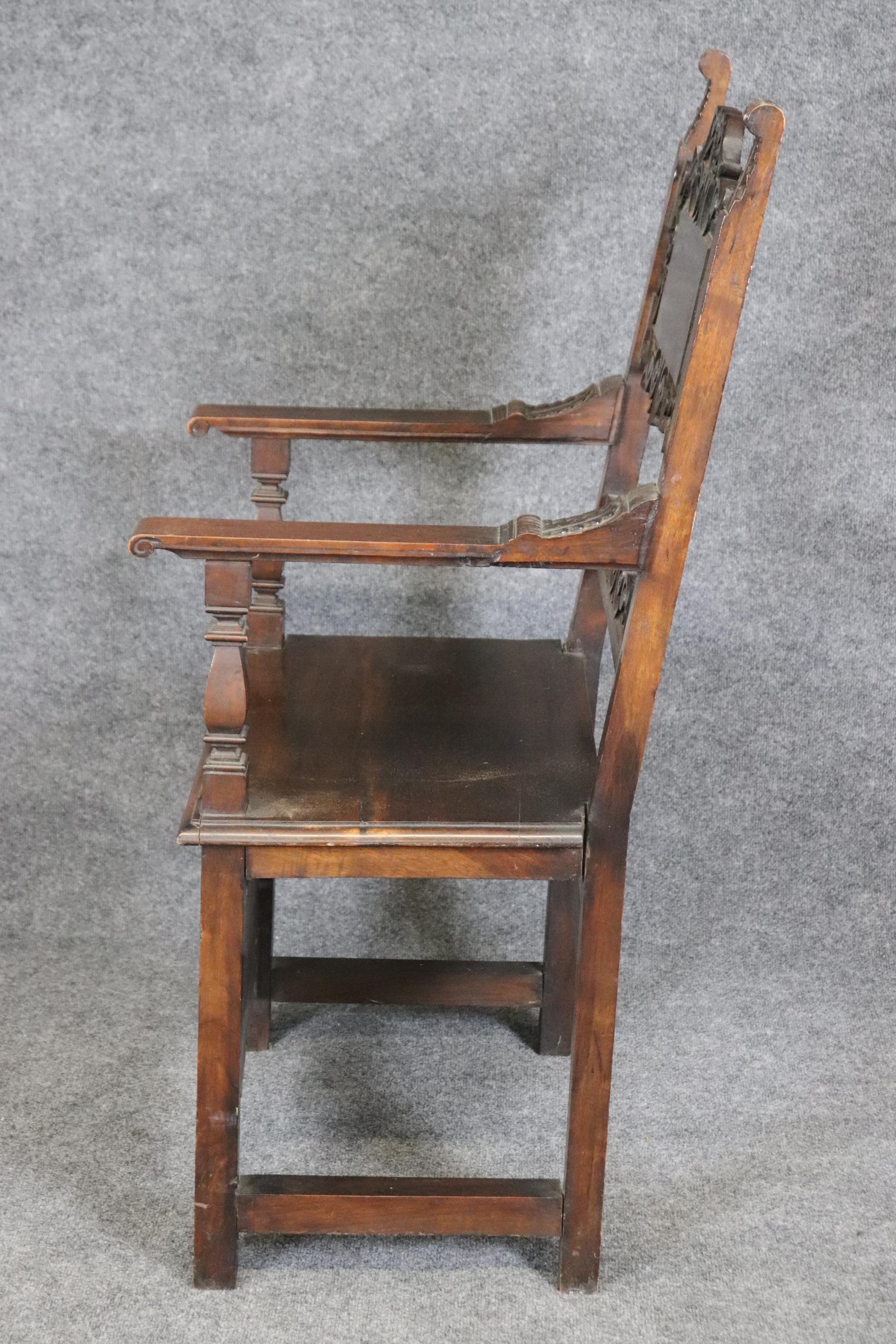 Coloniale spagnolo Poltrona trono Coloni spagnola in legno di noce intagliato di alta qualità in vendita