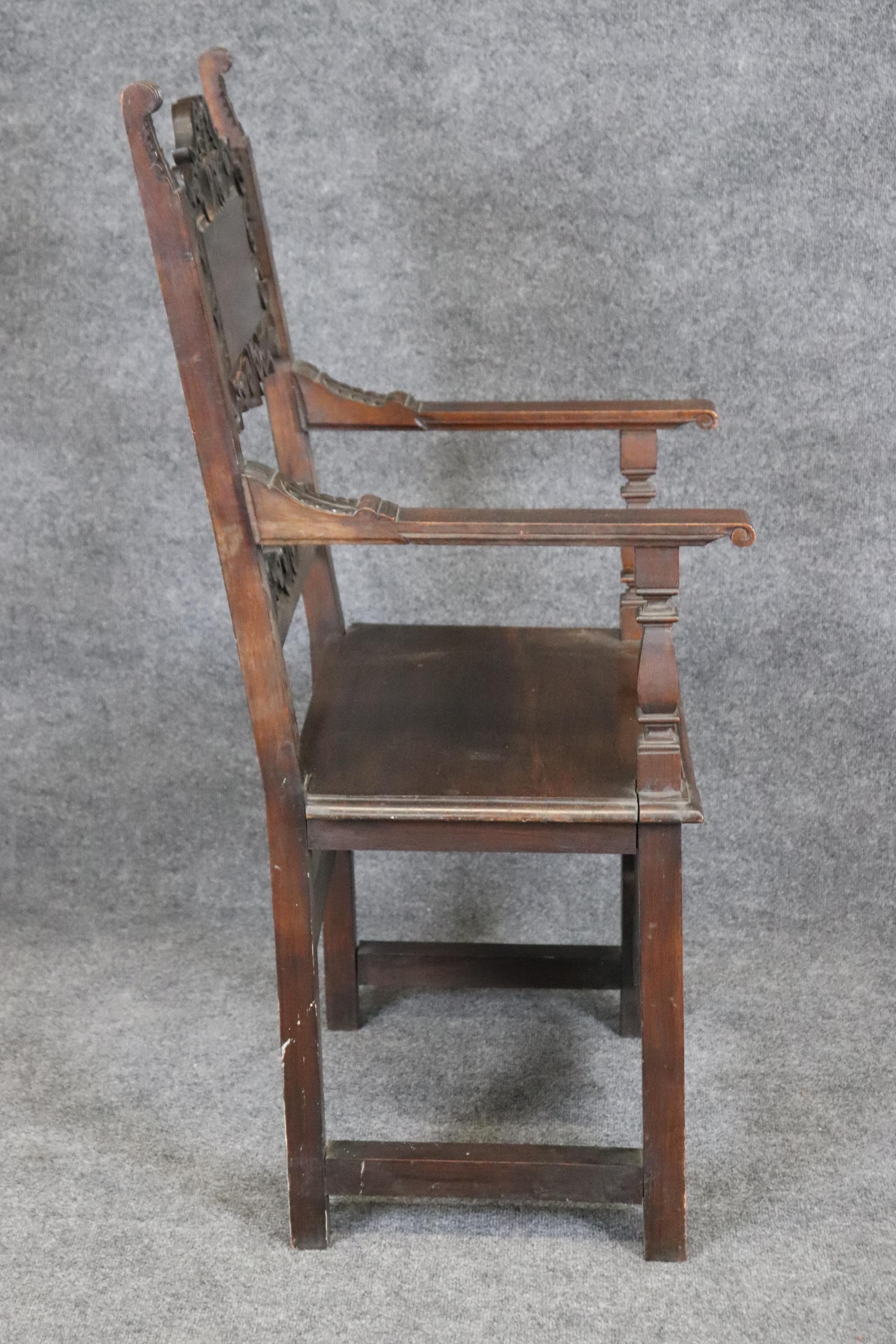 Poltrona trono Coloni spagnola in legno di noce intagliato di alta qualità In condizioni buone in vendita a Swedesboro, NJ