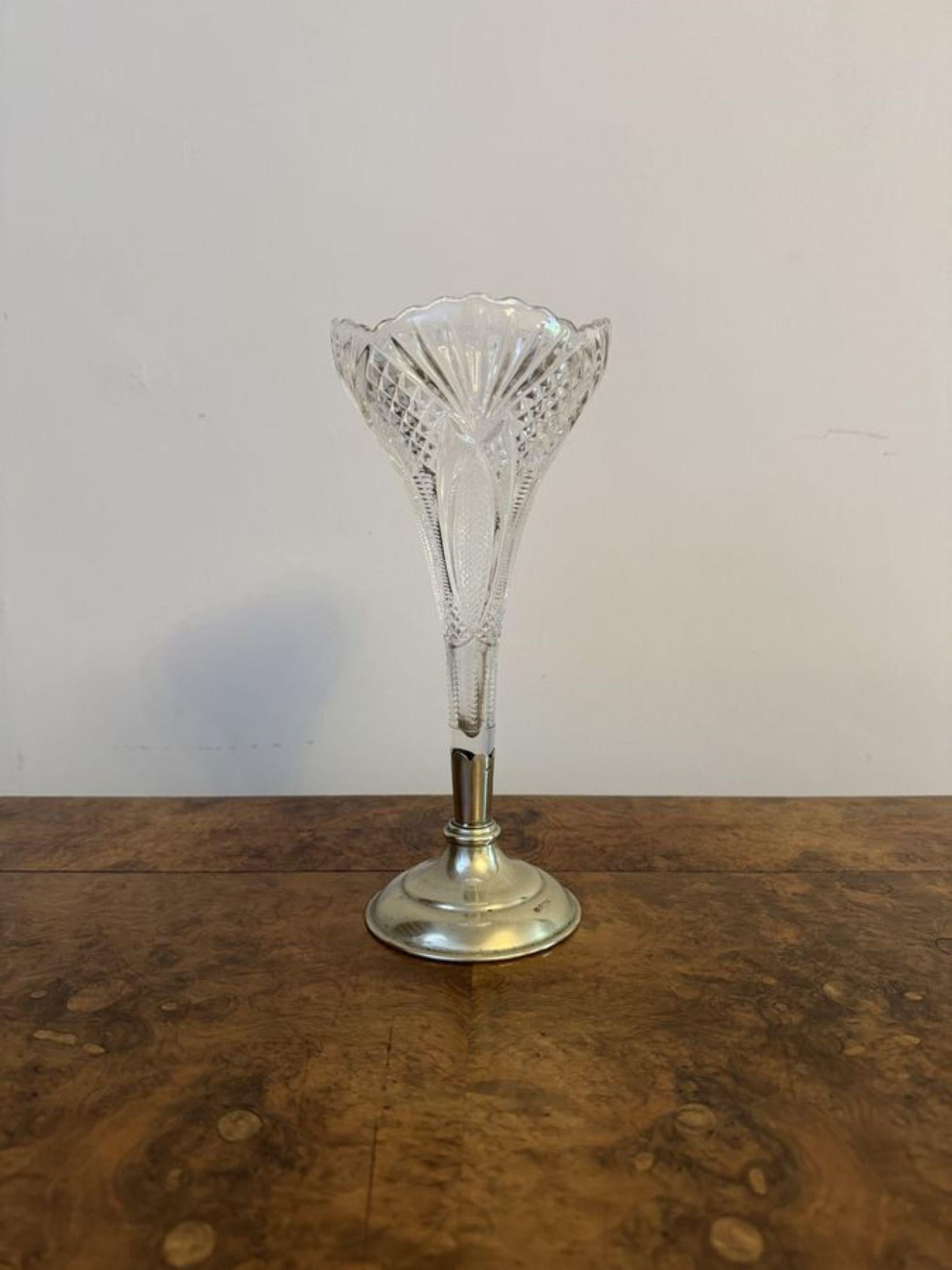 Edoardiano Antico vaso di vetro tagliato e argentato di alta qualità di epoca edoardiana in vendita