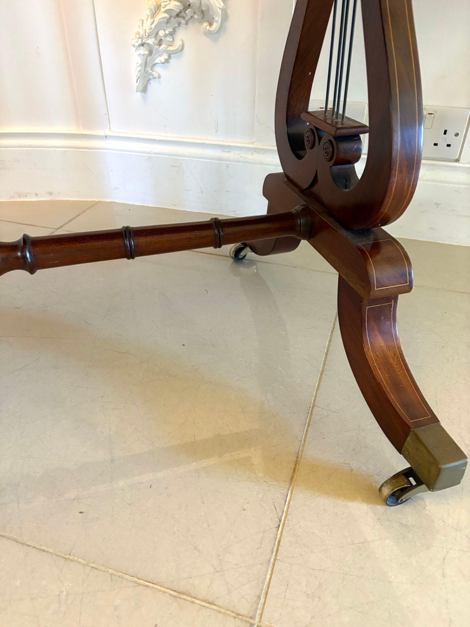 Canapé/table d'appoint en acajou figuré de l'époque édouardienne, de belle qualité, sur pied en vente 8